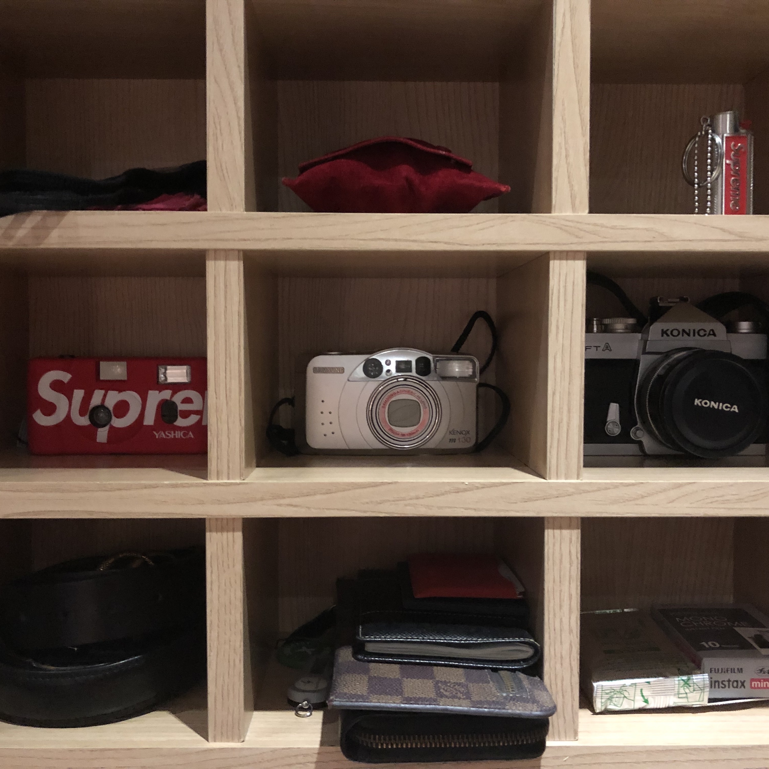 Supreme Yashica MF-1 Camera Red - 21SS 착용 스타일