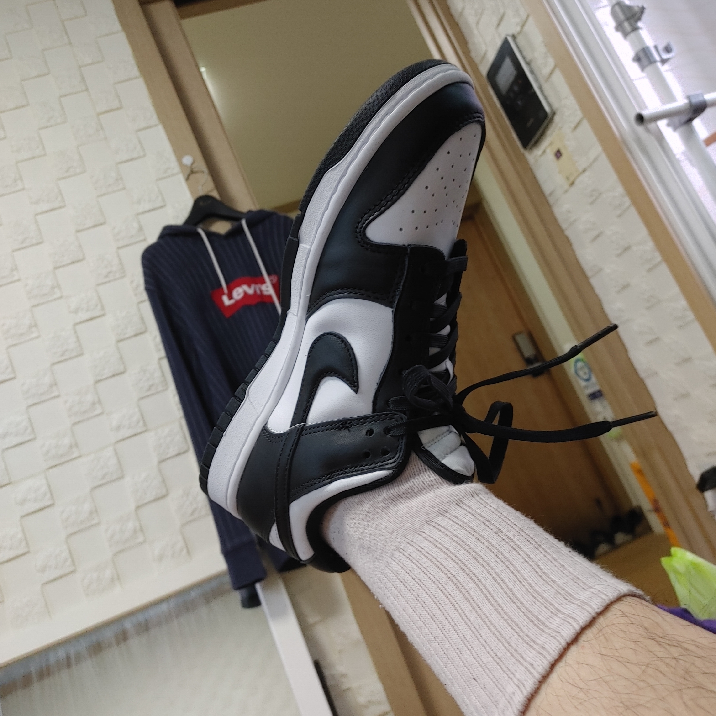 Nike Dunk Low Retro Black 착용 스타일 - 2