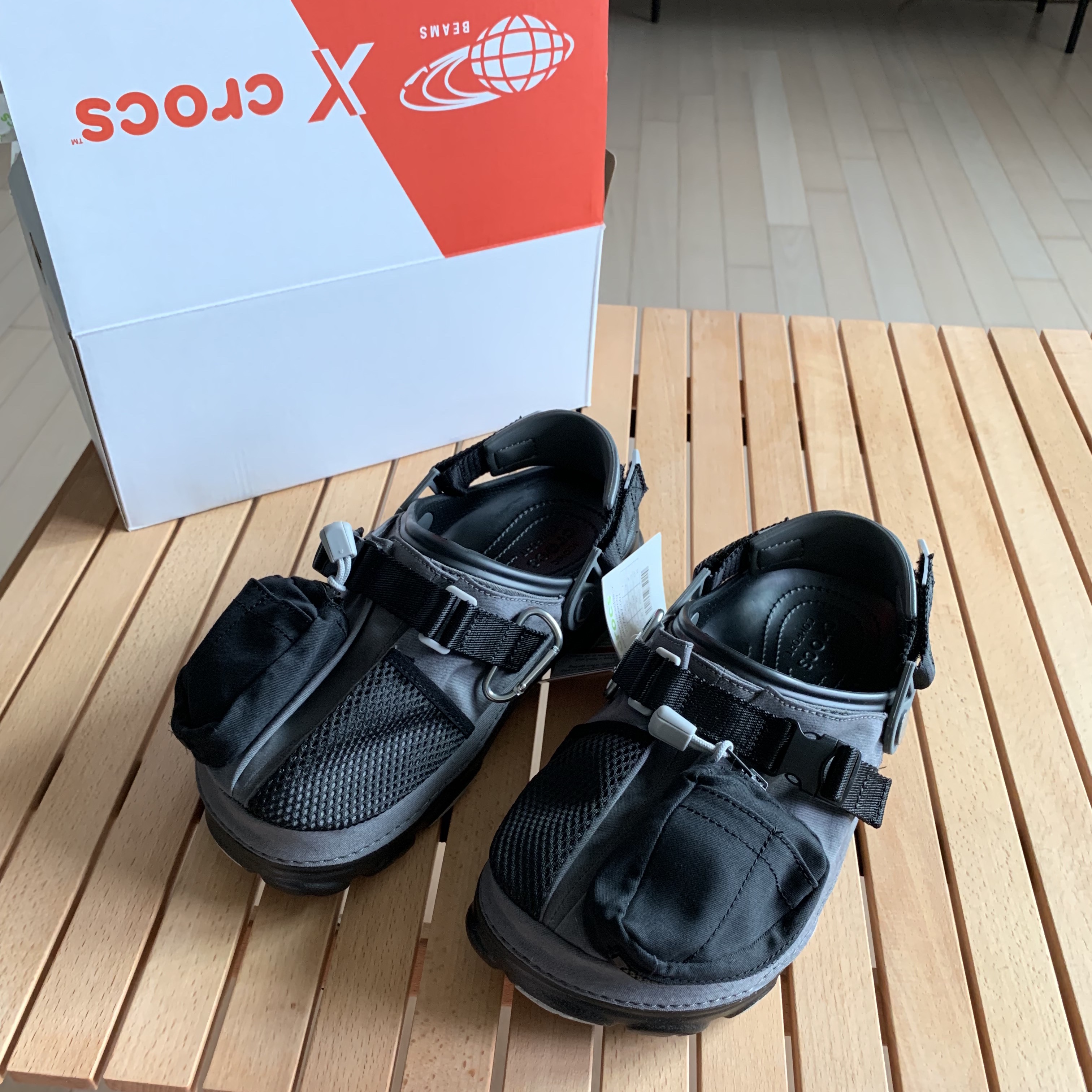 Crocs x Beams Classic All Terrain Mountain Parka Clog Grey 착용 스타일 - 1