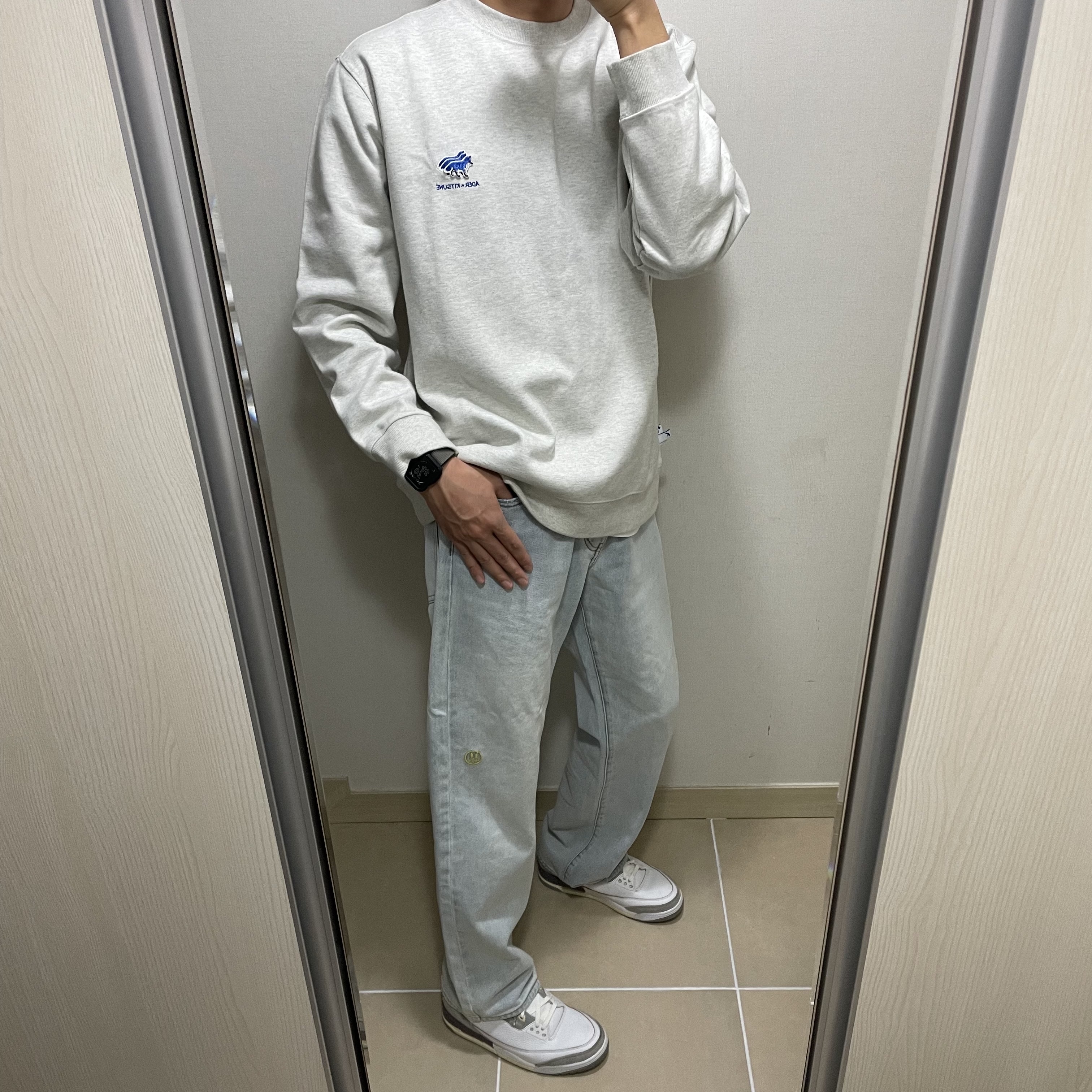 Maison Kitsune x Ader Error Layer Triple Fox Sweatshirt Oatmeal, (W) Jordan 3 x A Ma Maniere Retro SP 착용 스타일