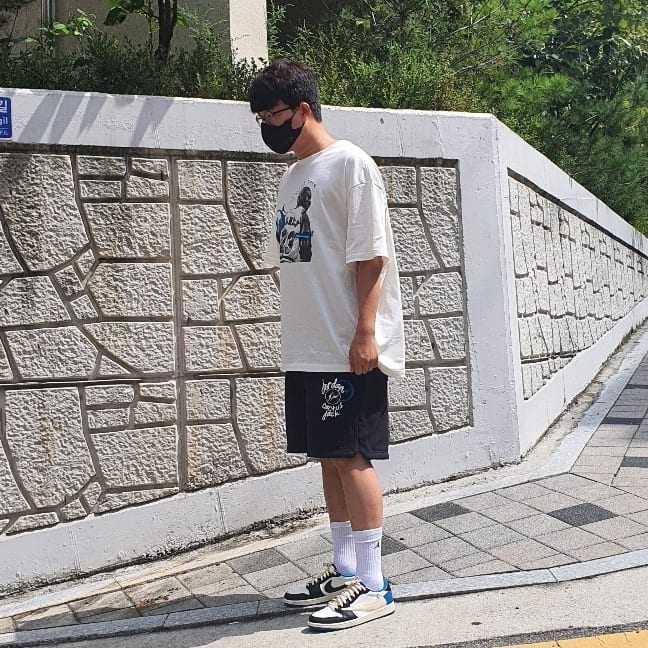 Jordan 1 x Travis Scott x Fragment Retro Low OG SP Military Blue, Jordan x Travis Scott x Fragment T-Shirt Sail (DJ0619-133) 착용 스타일 - 1