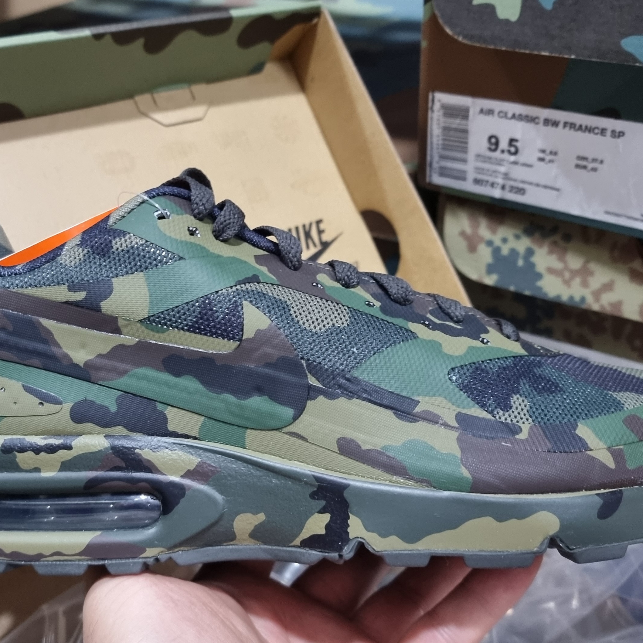 Nike Air Classic BW France SP Camo 착용 스타일