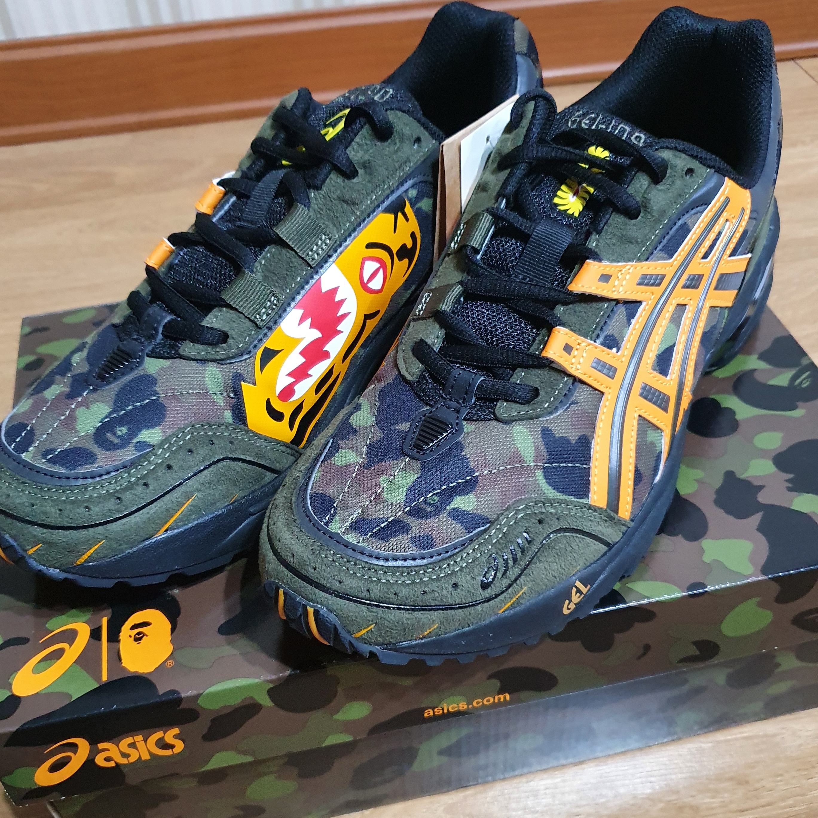 Asics x BAPE Gel-1090 Tiger Camo 착용 스타일 - 1