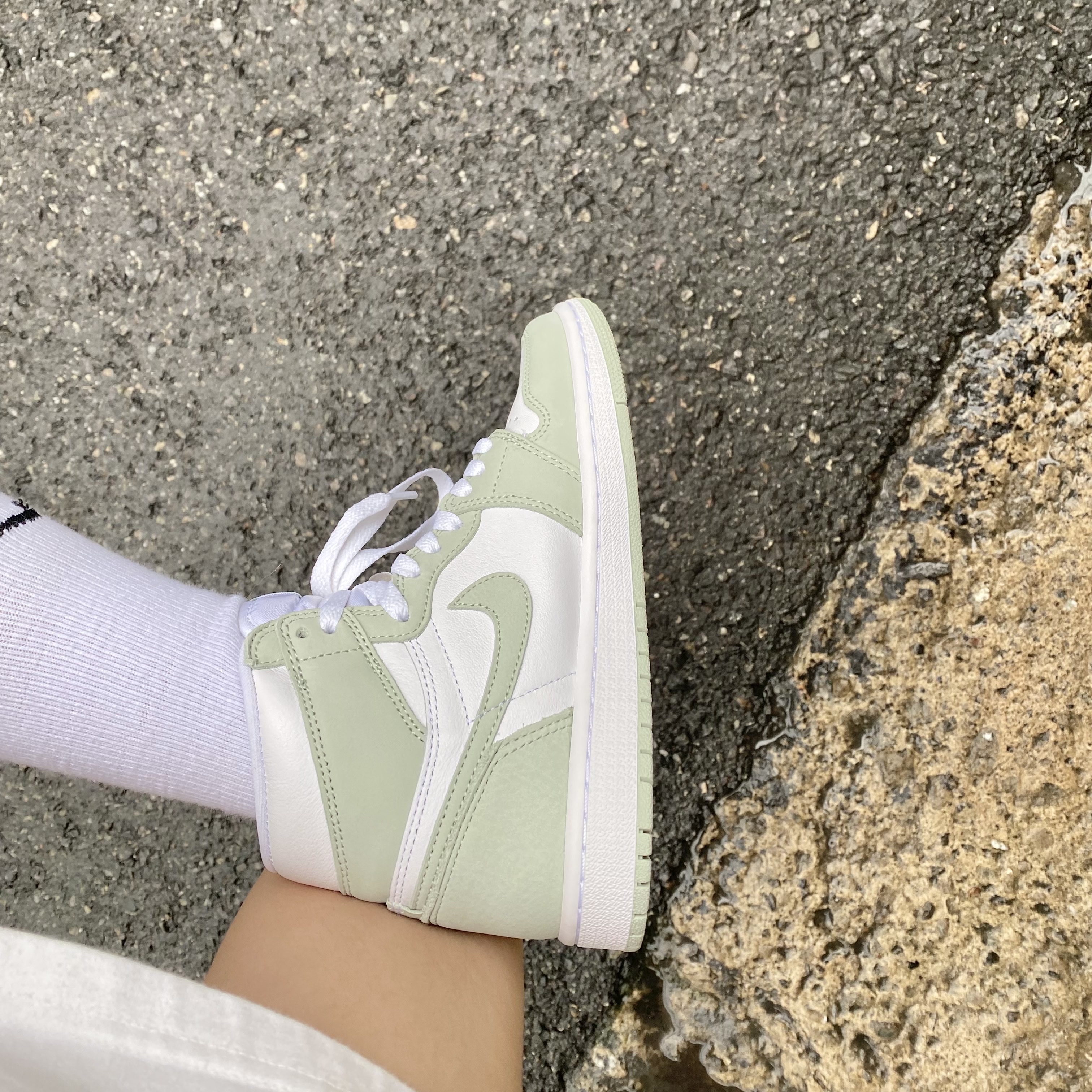 (W) Jordan 1 Retro High OG Seafoam 착용 스타일 - 1