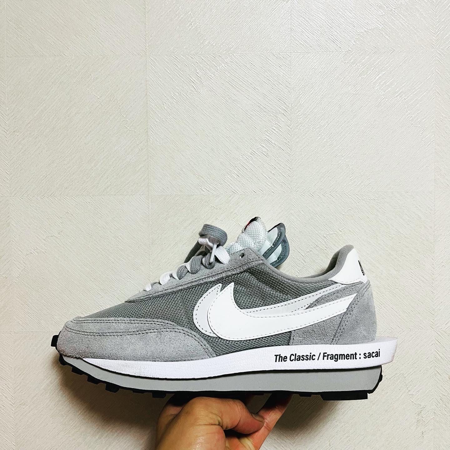 Nike x Sacai x Fragment LDWaffle Light Smoke Grey 착용 스타일 - 2
