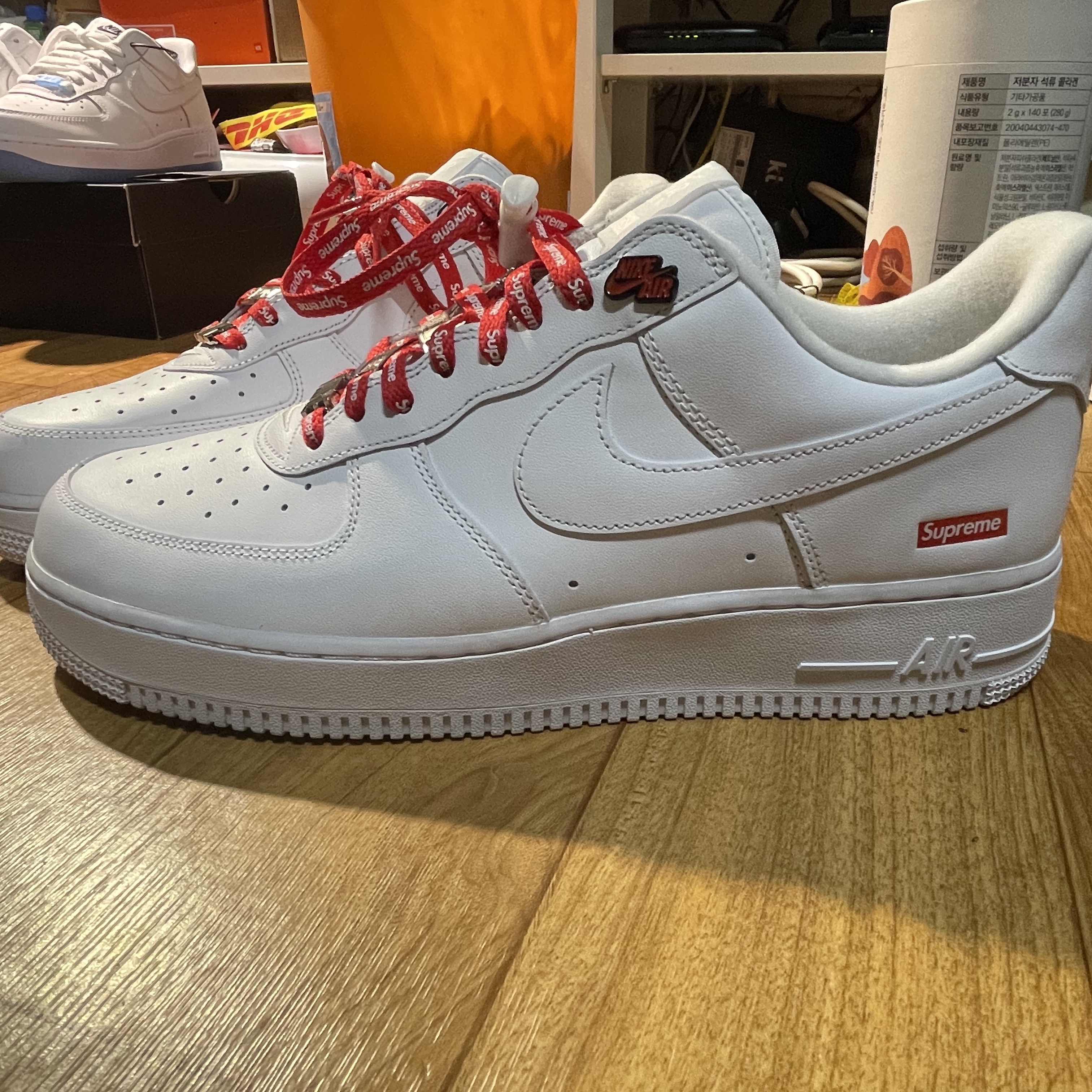 Nike x Supreme Air Force 1 Low White 착용 스타일 - 2