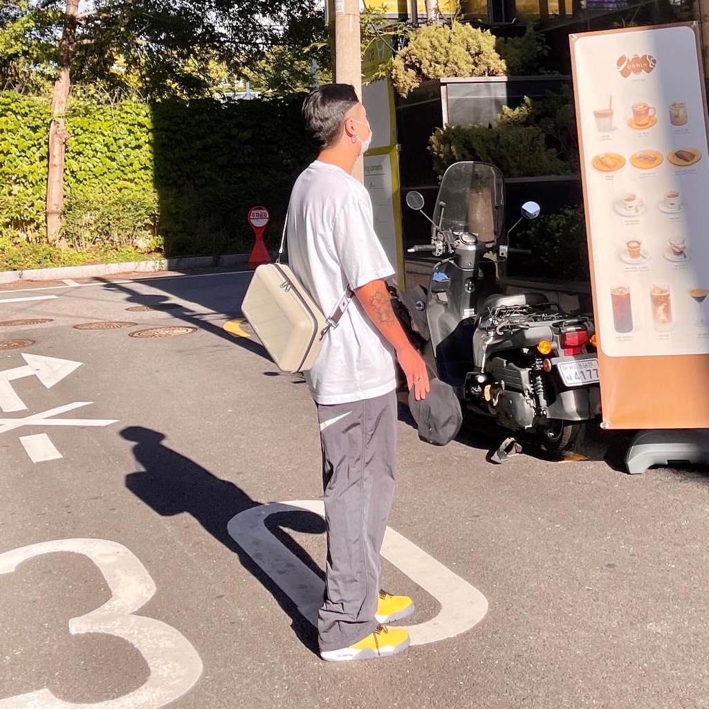 Jordan 4 Retro Tour Yellow, Nike x Stussy Beach Pants Off Noir 착용 스타일 - 1