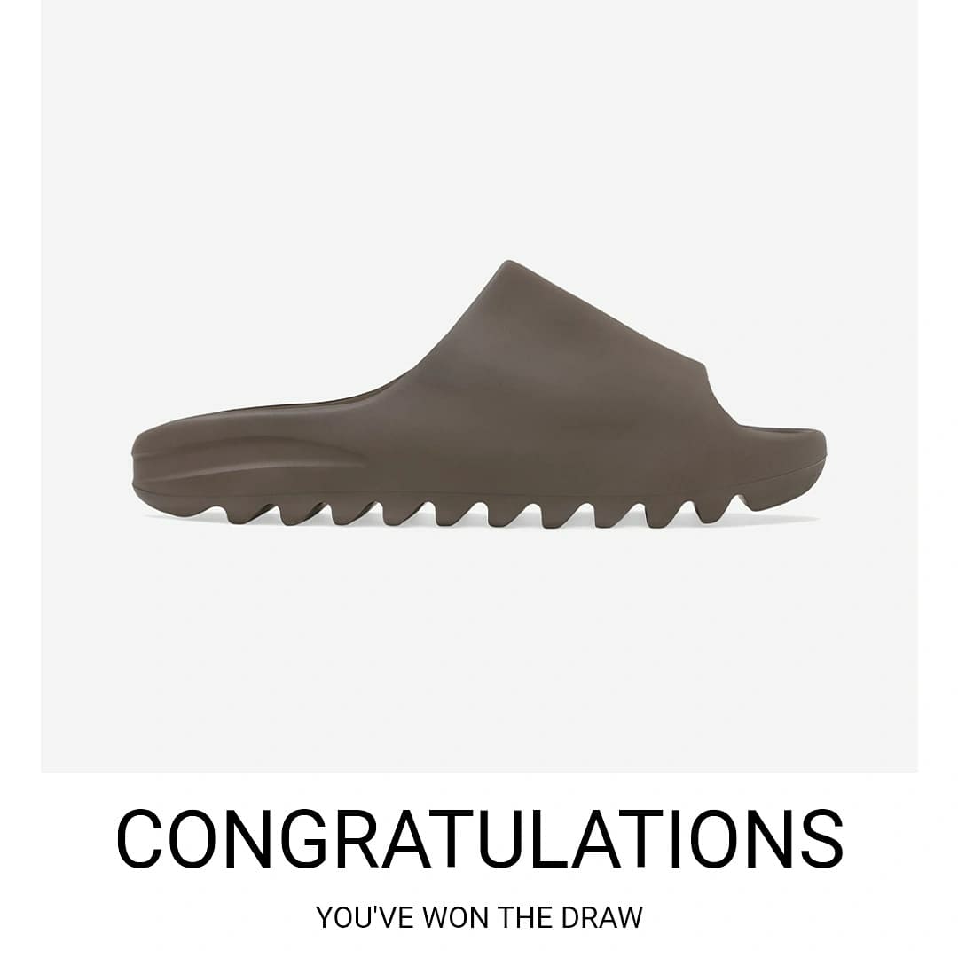 Adidas Yeezy Slide Soot 2021 착용 스타일 - 4