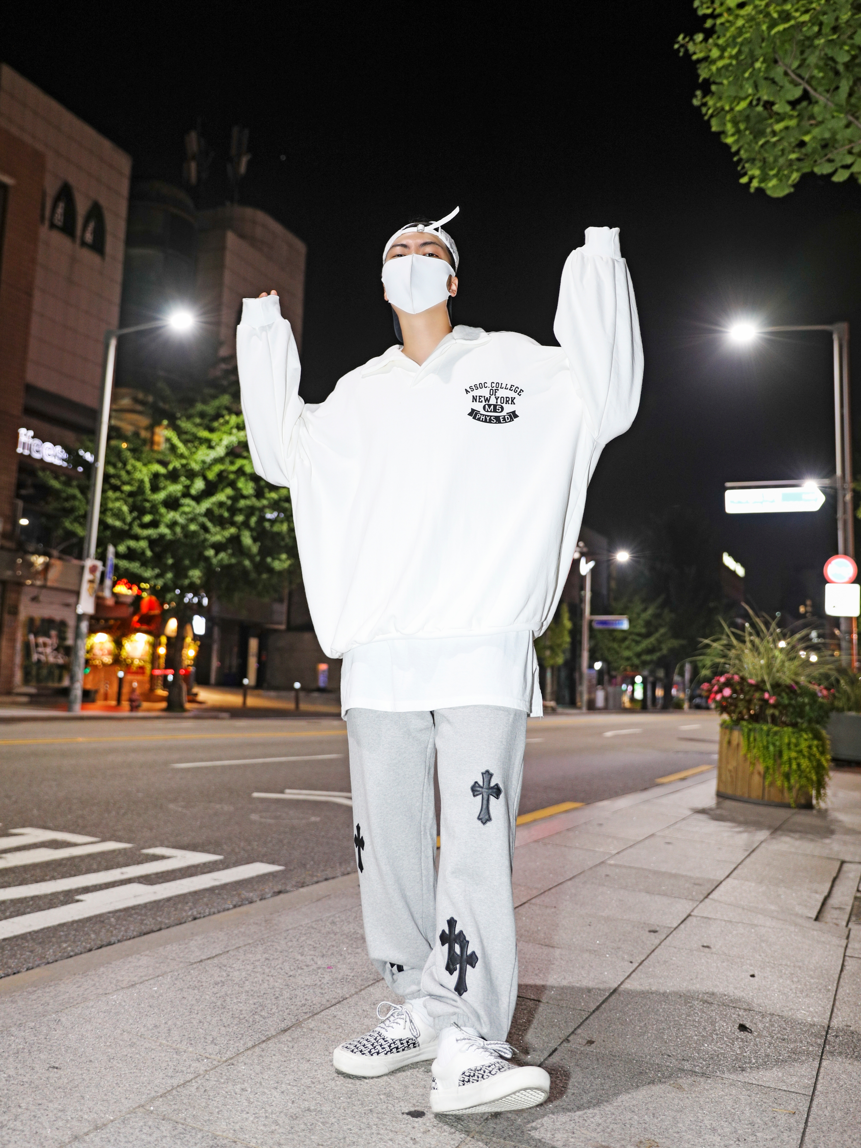 Vans Vault x Fear of God OG Era 95 DX White Black 착용 스타일