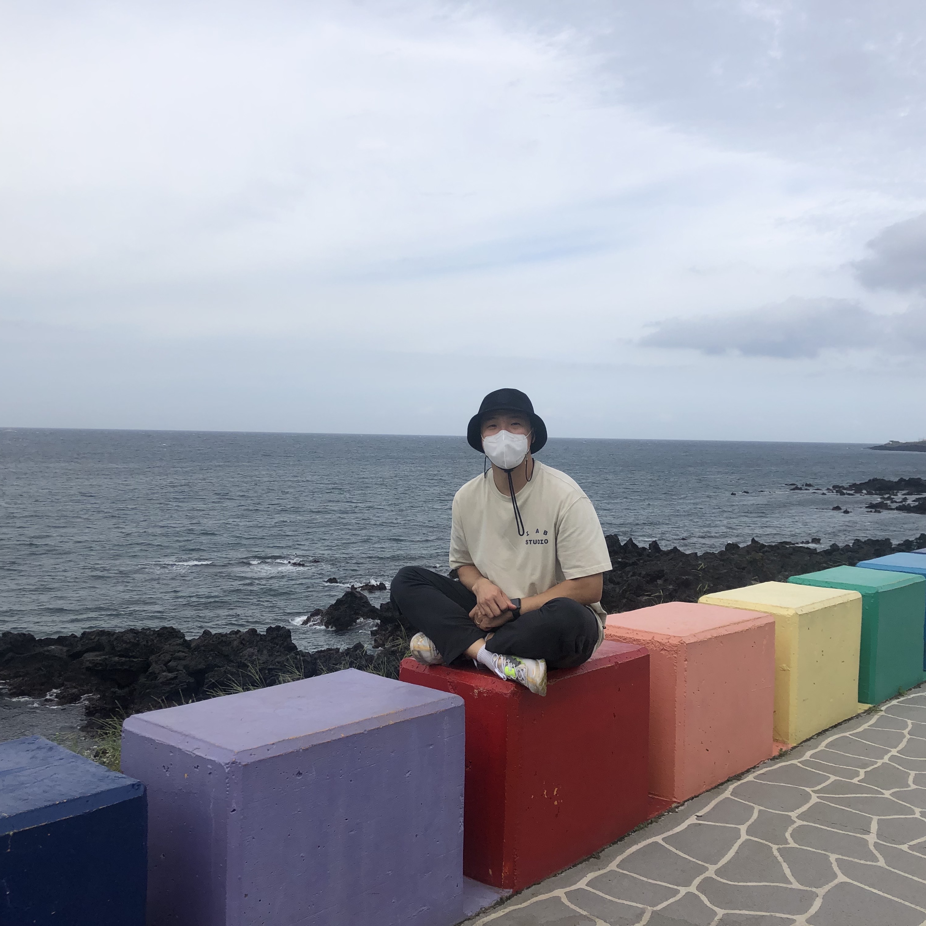 IAB Studio Pigment T-Shirt Oatmeal, Nike x Fear of God Warm Up Pants Off Noir 착용 스타일 - 1
