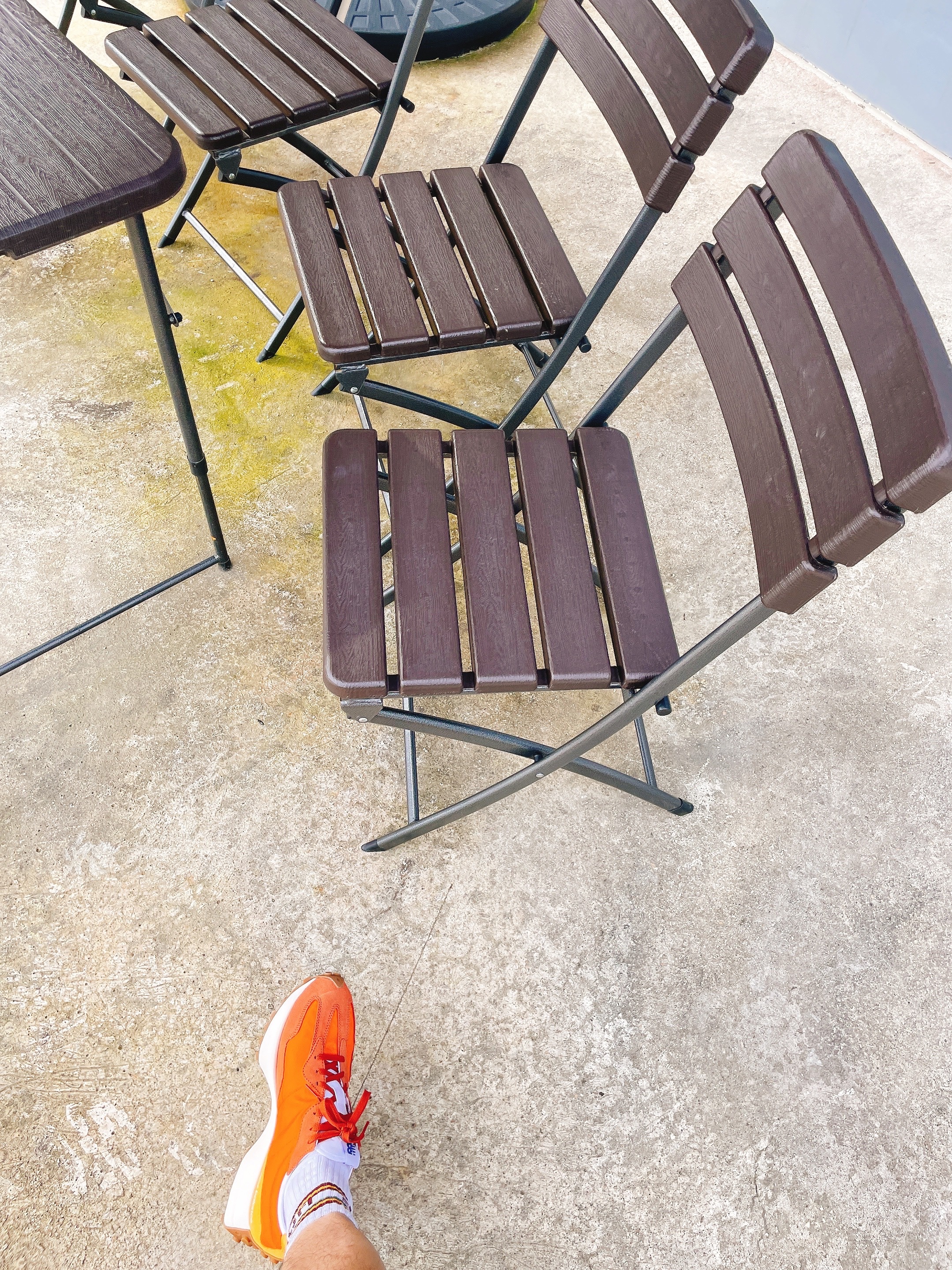 New Balance 327 Orange 착용 스타일 - 4