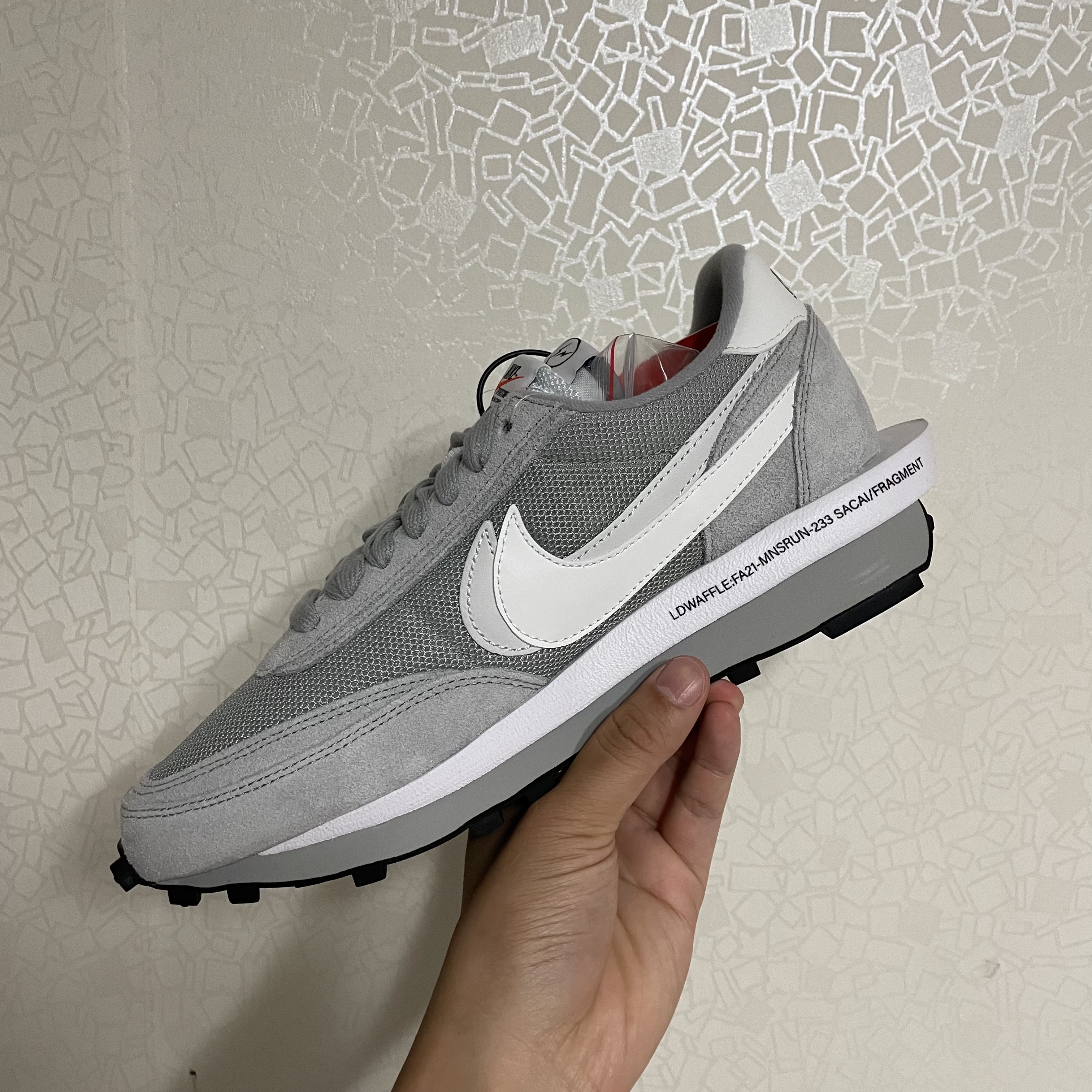 Nike x Sacai x Fragment LDWaffle Light Smoke Grey 착용 스타일 - 1