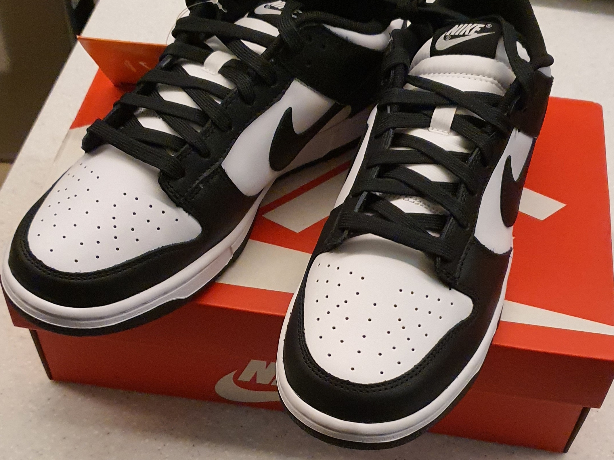 Nike Dunk Low Retro Black, Nike x Kasina Dunk Low 80's Bus 착용 스타일 - 1