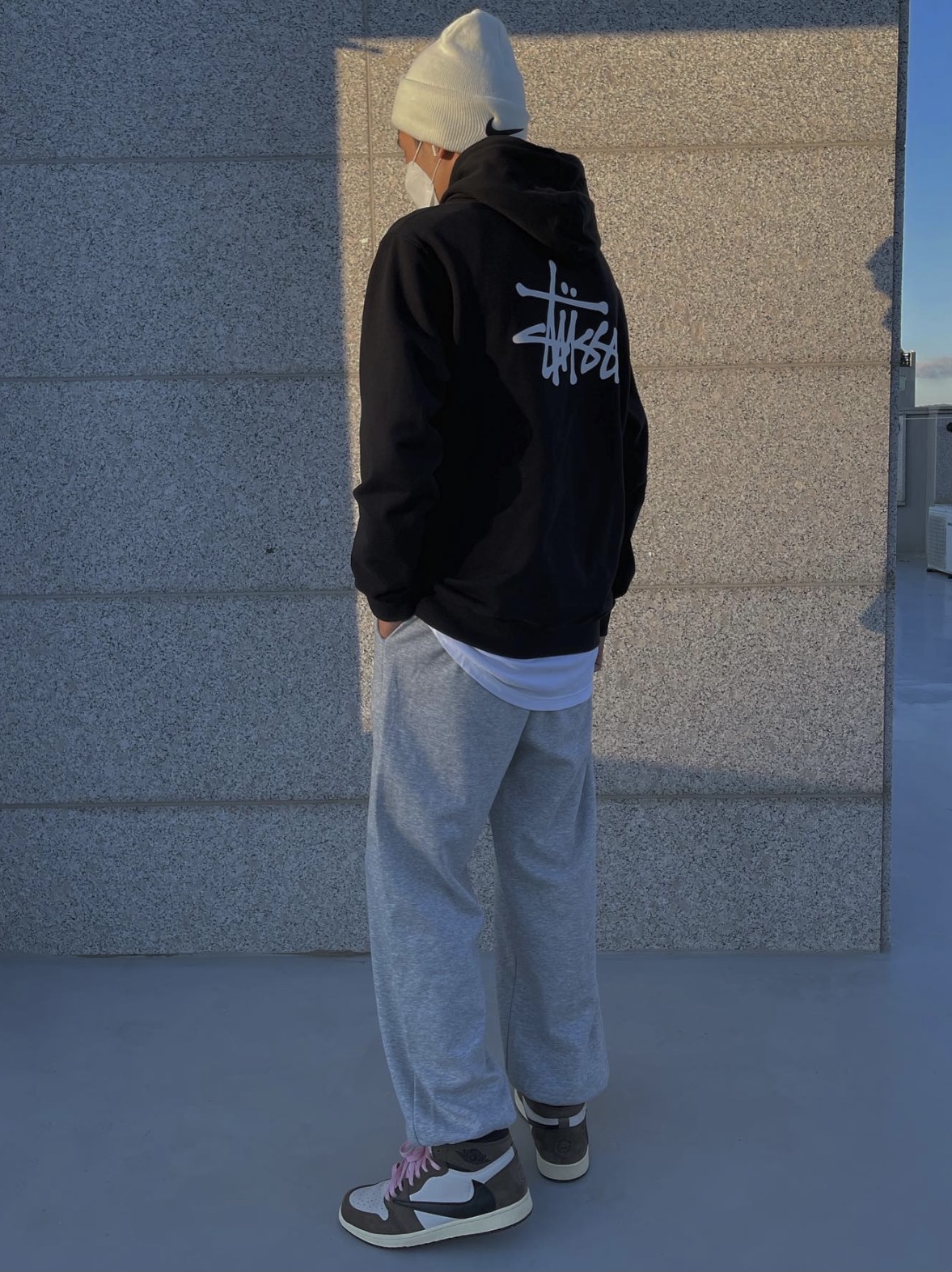 Nike x Stussy Cuff Beanie White, Stussy Basic Stussy Hoodie Black 2021 착용 스타일