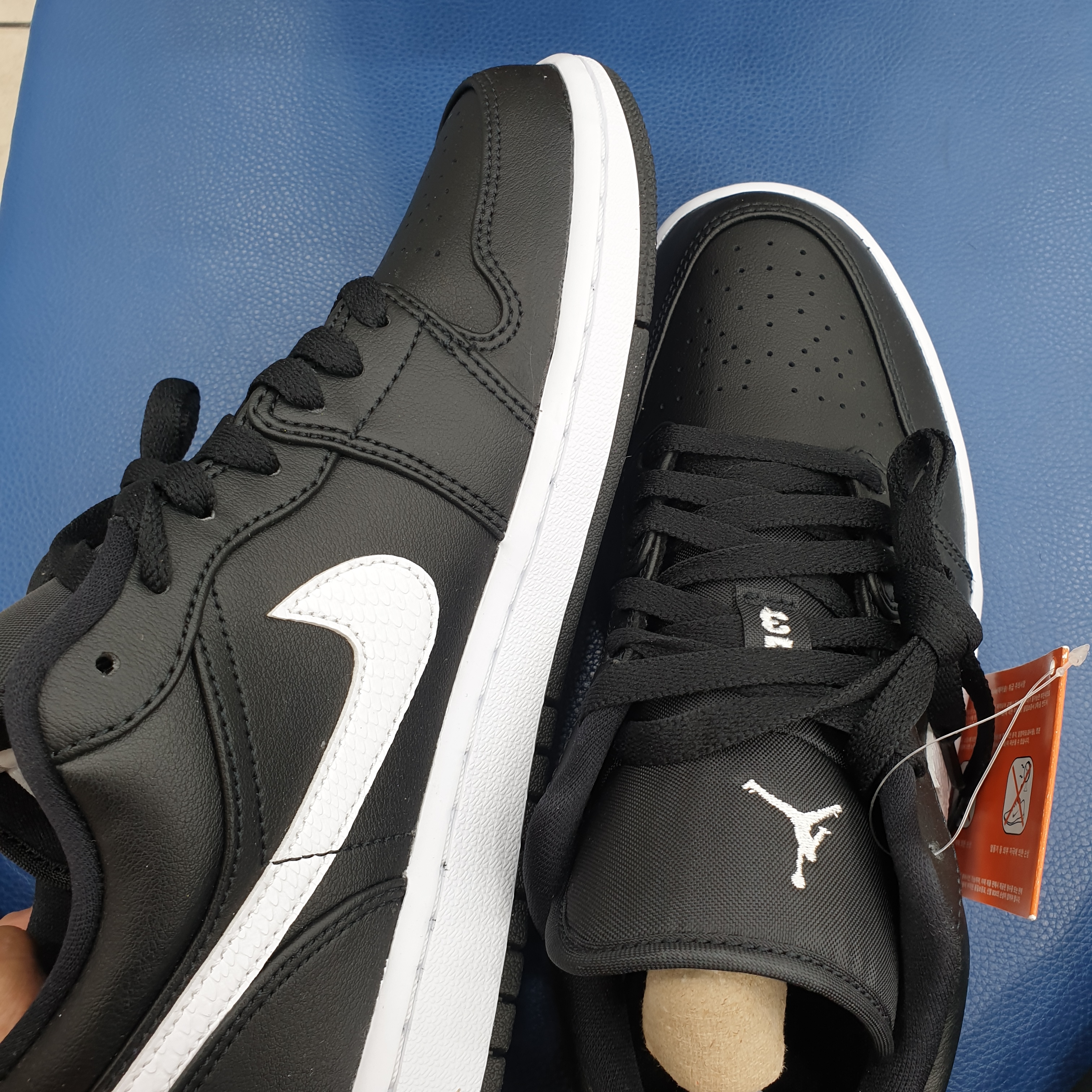 (W) Jordan 1 Low SE Limelight, (W) Jordan 1 Low Black White 착용 스타일 - 1