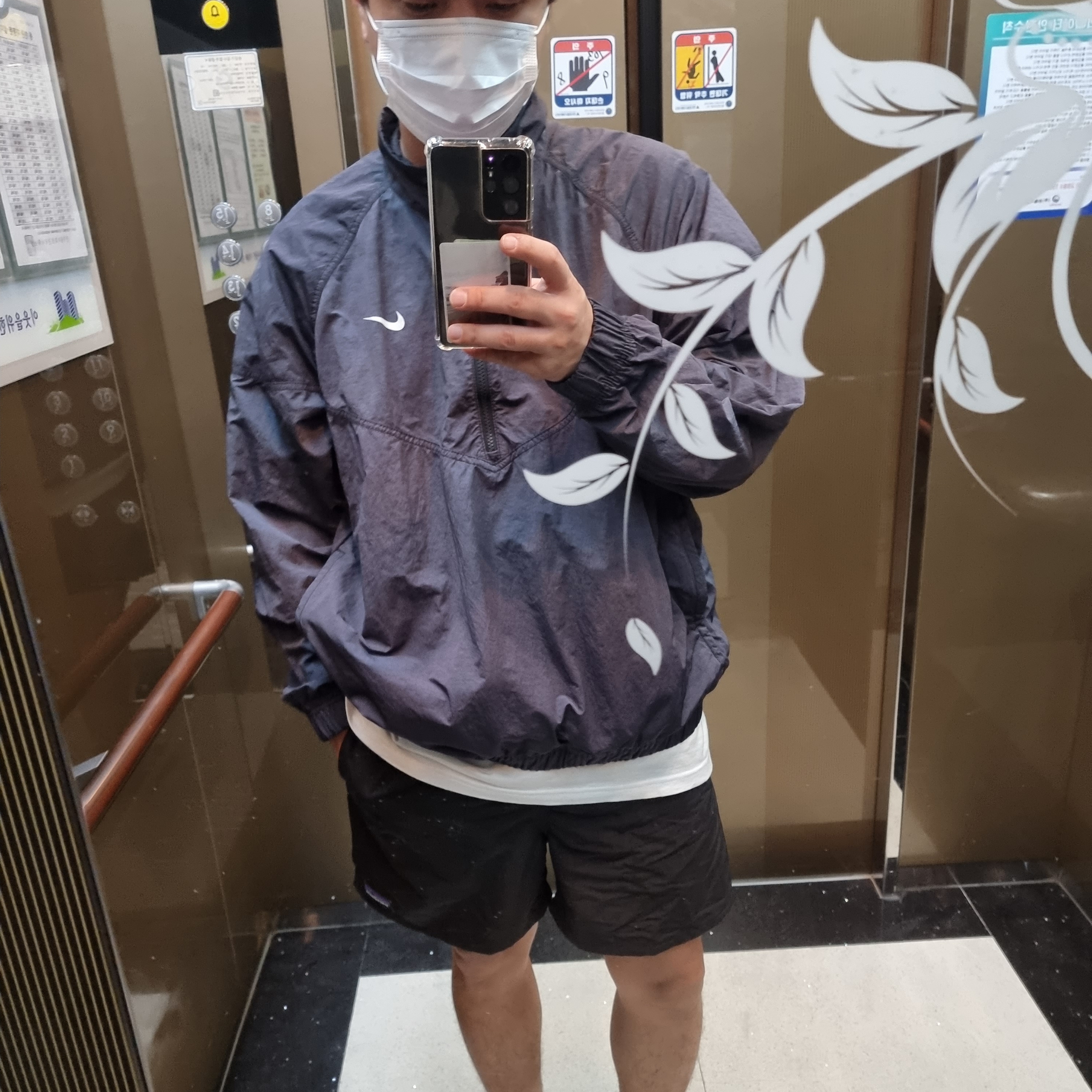 Nike x Stussy Windrunner Jacket Off Noir 착용 스타일