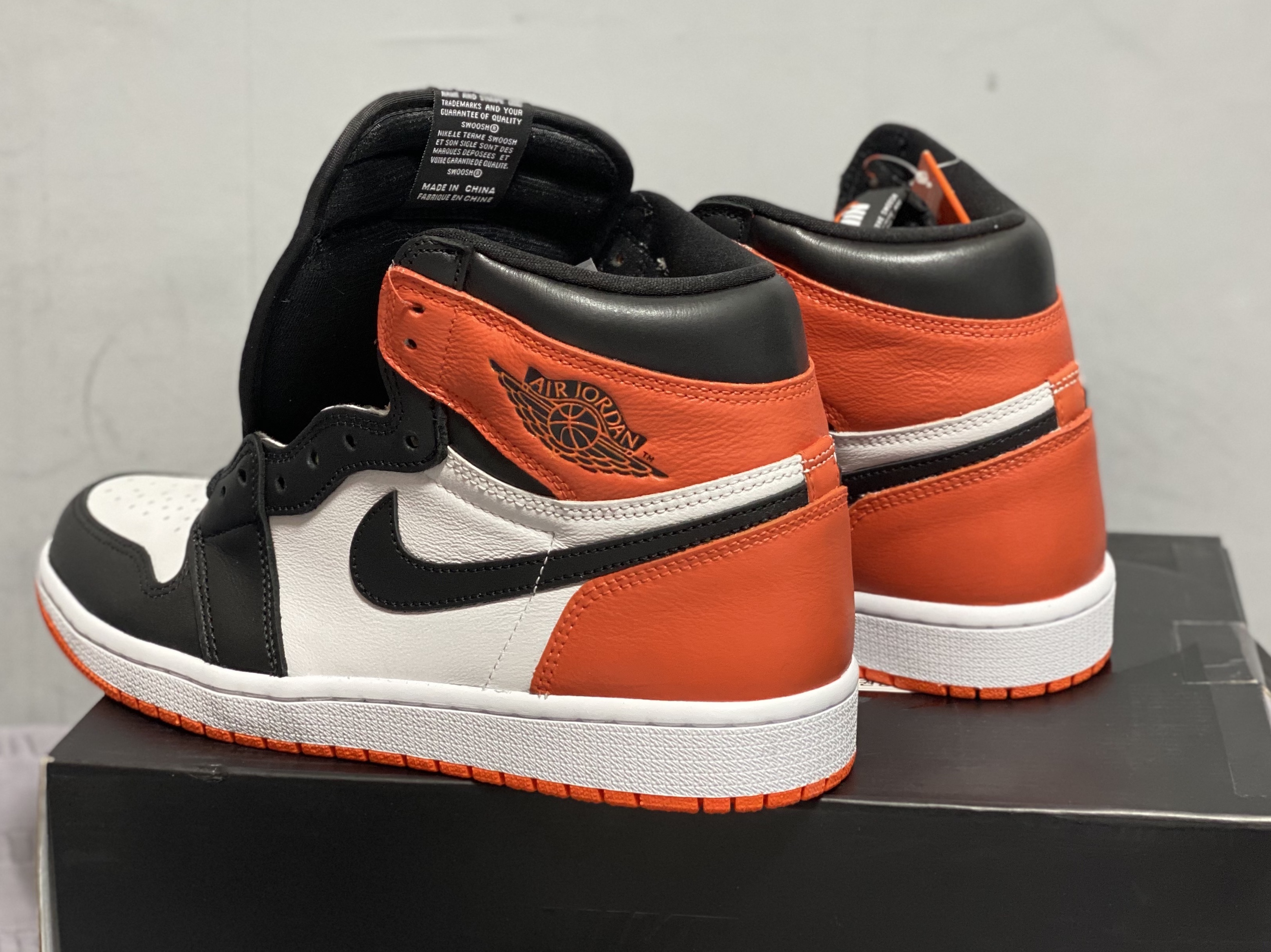 Jordan 1 Retro High OG Electro Orange, (GS) Jordan 1 Retro High OG Electro Orange 착용 스타일 - 1