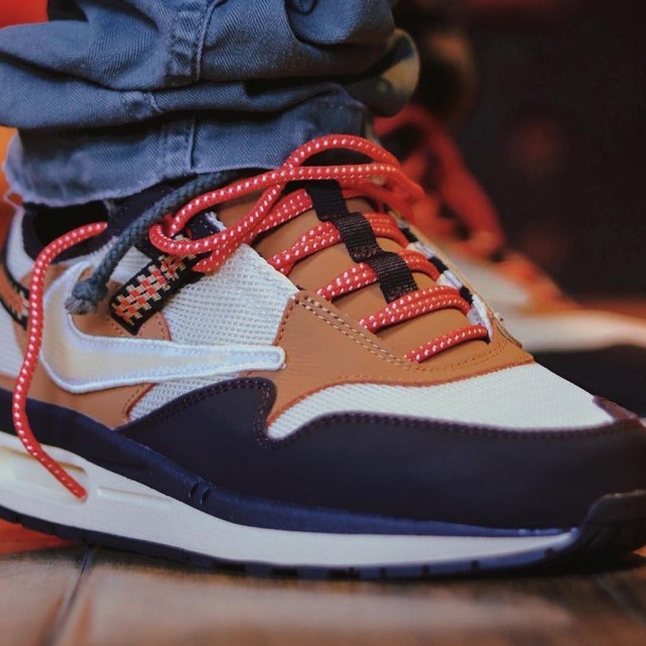 Nike x Travis Scott Air Max 270 React Cactus Trails 착용 스타일 - 2