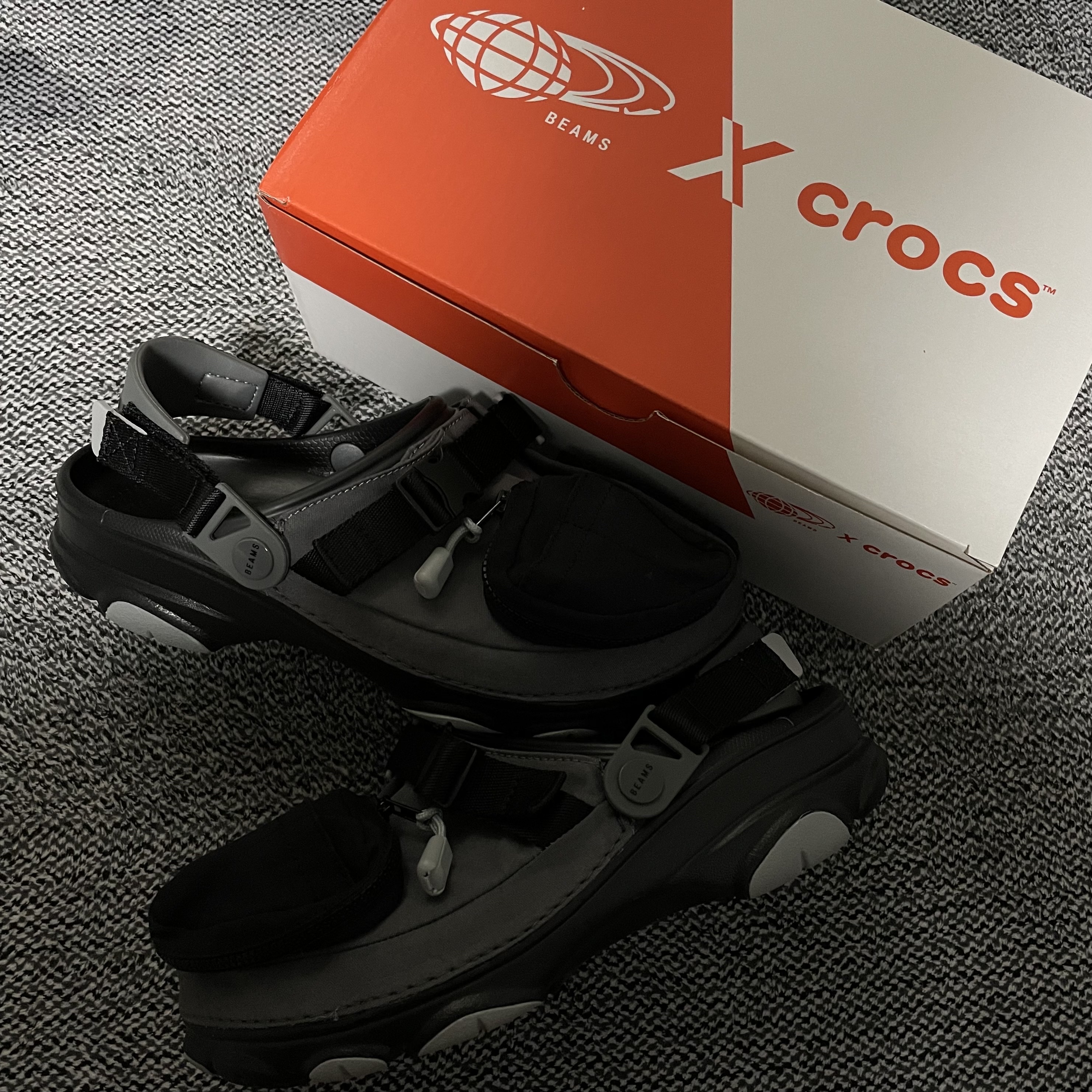 Crocs x Beams Classic All Terrain Mountain Parka Clog Grey 착용 스타일