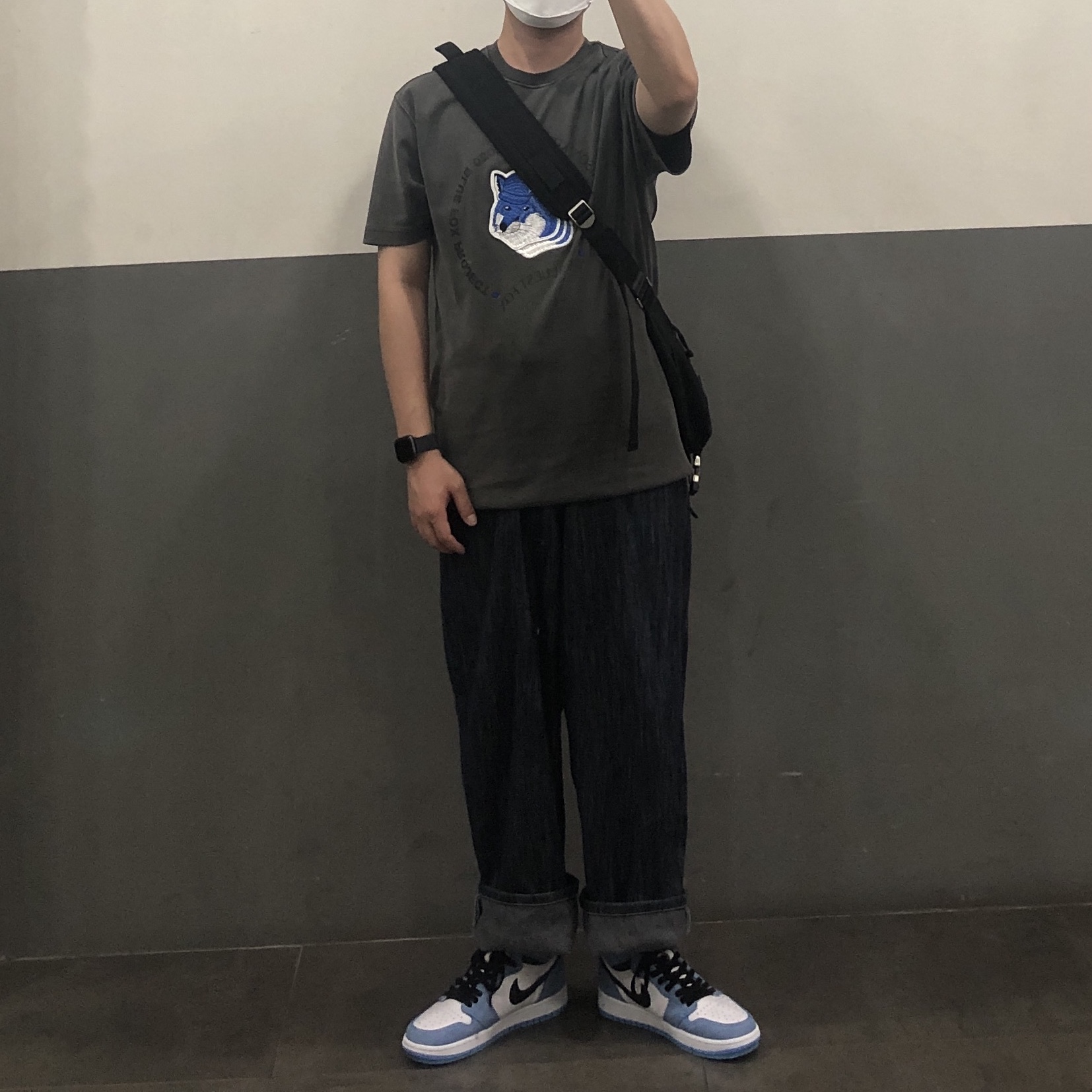 Jordan 1 Retro High OG University Blue, Maison Kitsune x Ader Error Triple Fox Head Logo T-Shirt Grey 착용 스타일