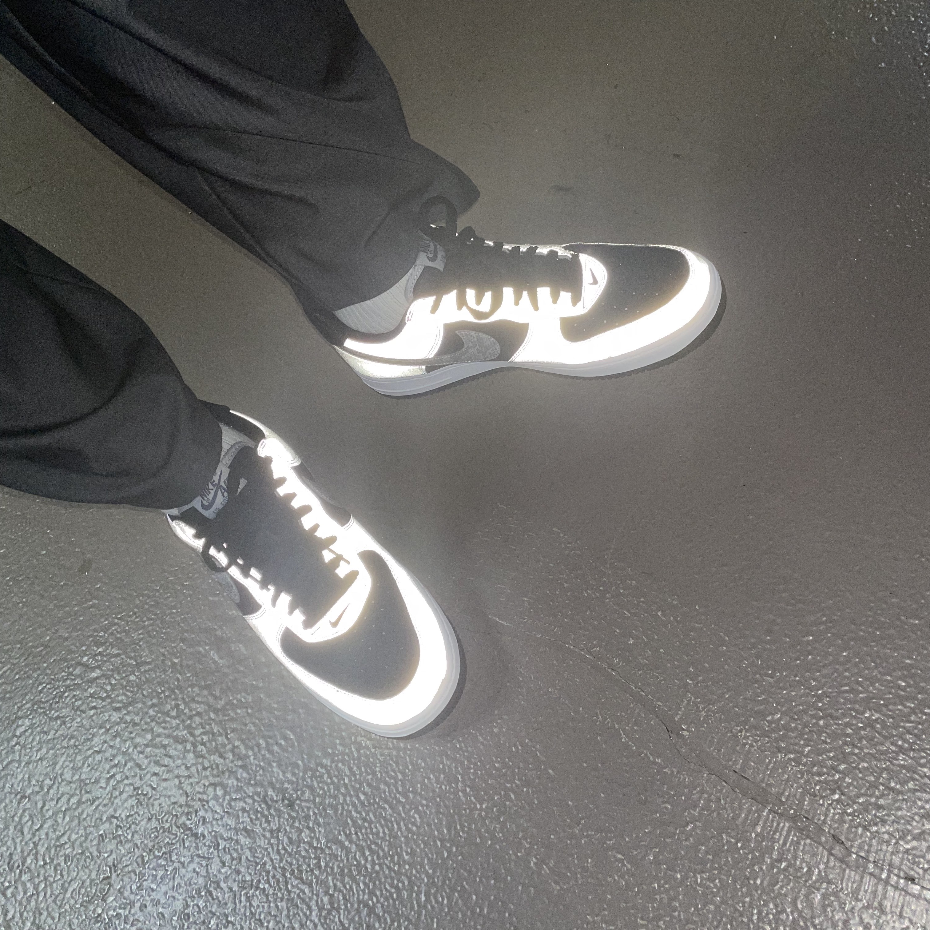 Nike Air Force 1 B Silver Snake 착용 스타일