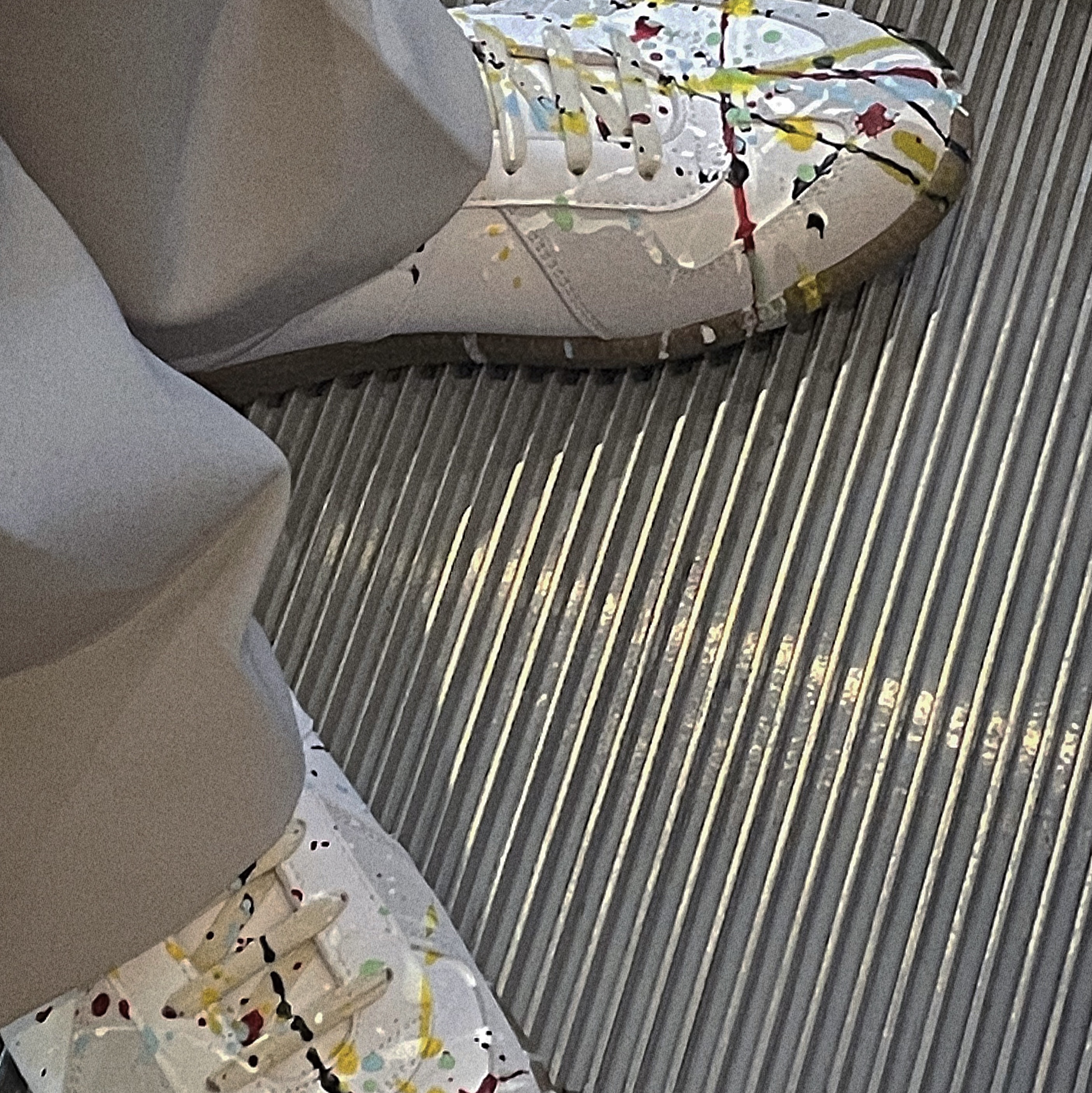 Maison Margiela Replica Paint Drop Sneakers 착용 스타일 - 2