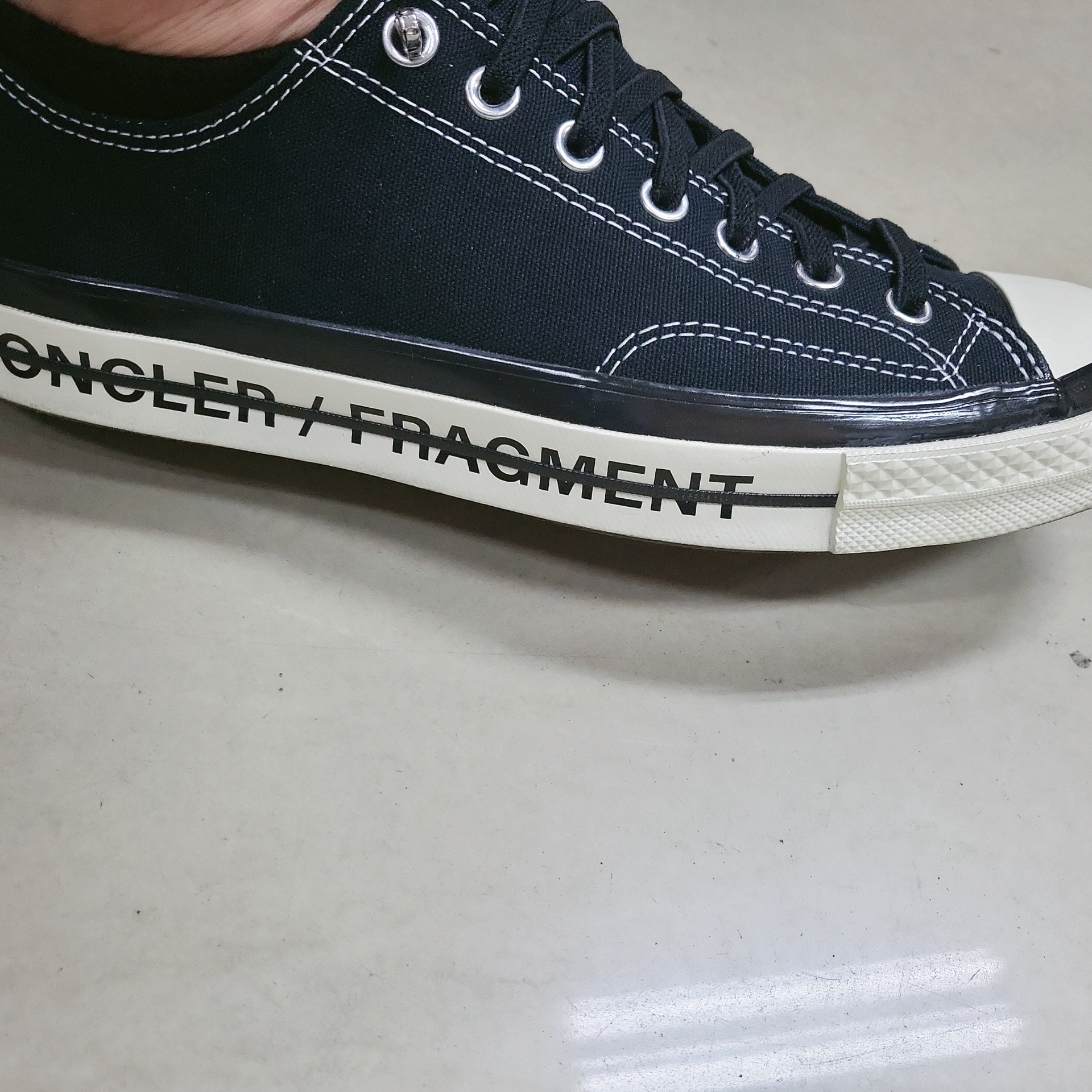 Converse x Moncler x Fragment Chuck 70 Ox Fraylor III Black 착용 스타일 - 1
