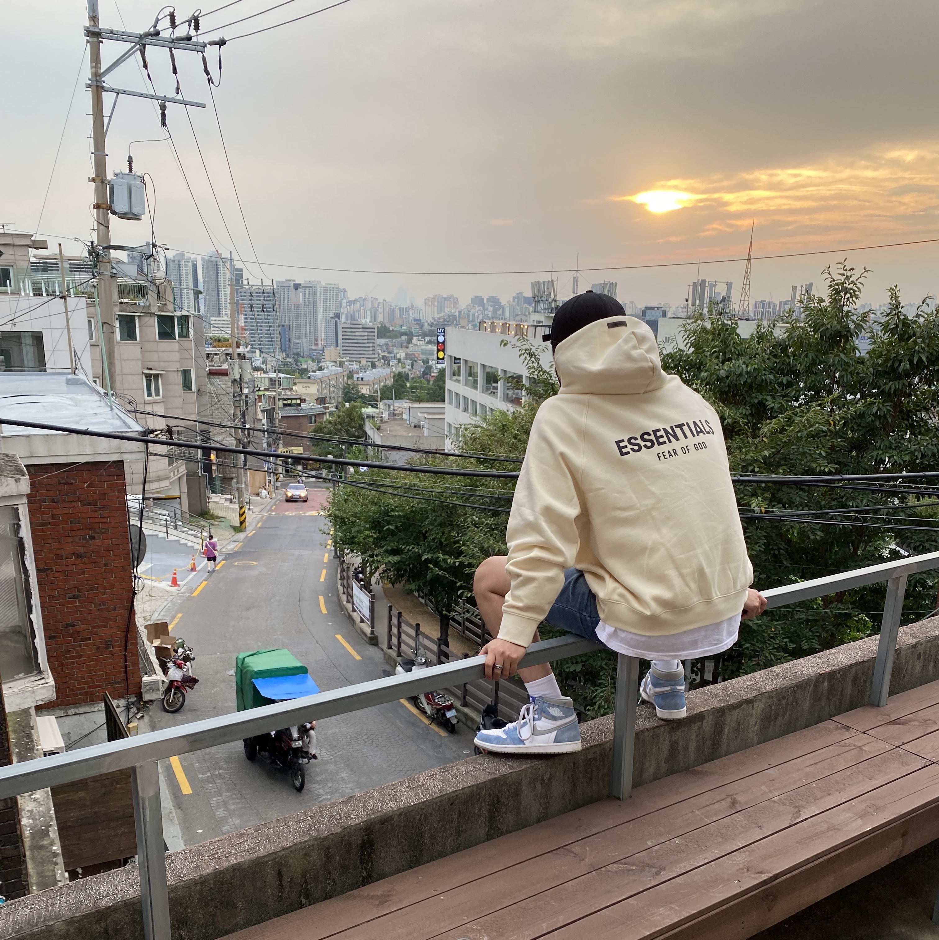 Essentials Pull-Over Hoodie Cream - 21SS 착용 스타일 - 2
