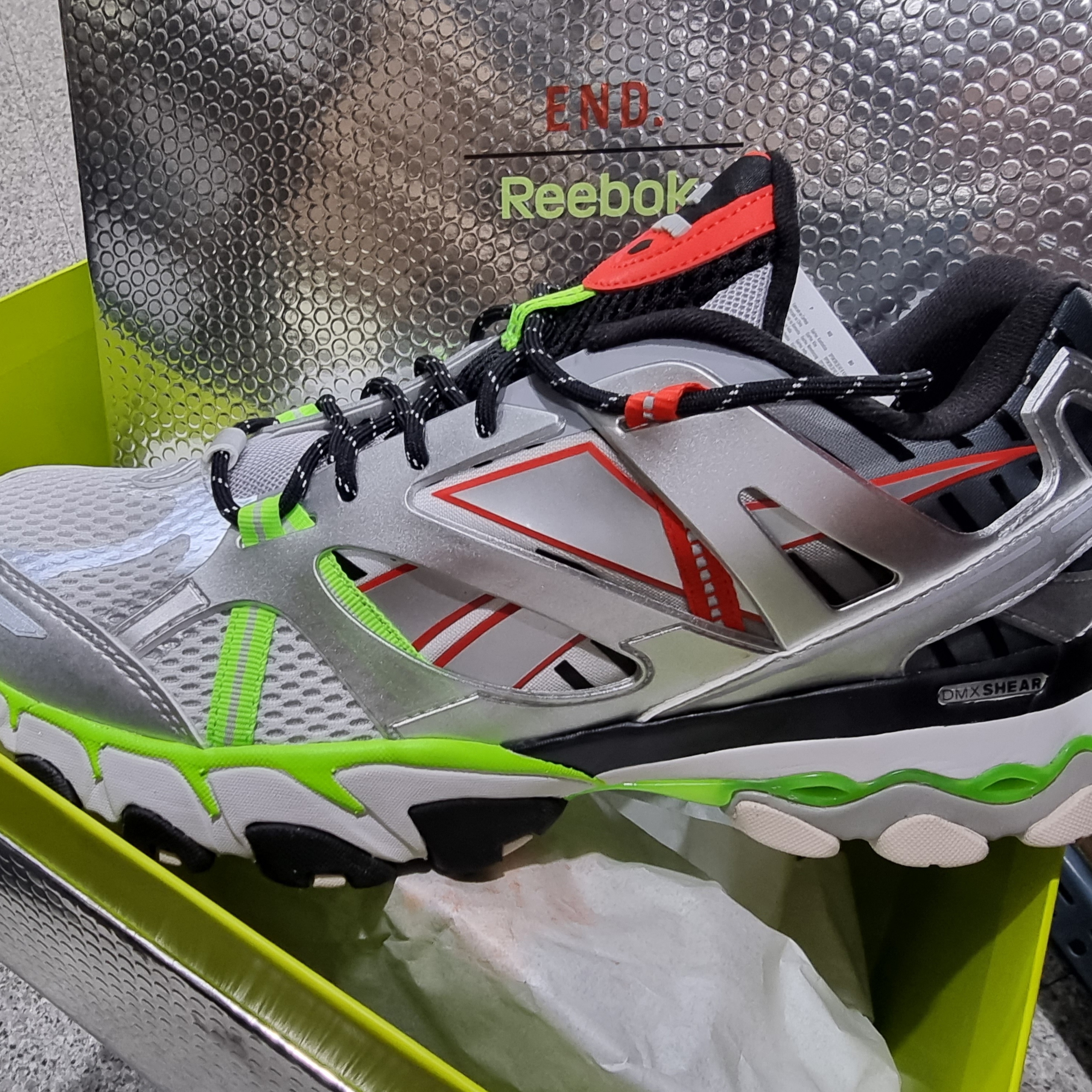 Reebok x END. DMX Trail Shadow Mercury 착용 스타일