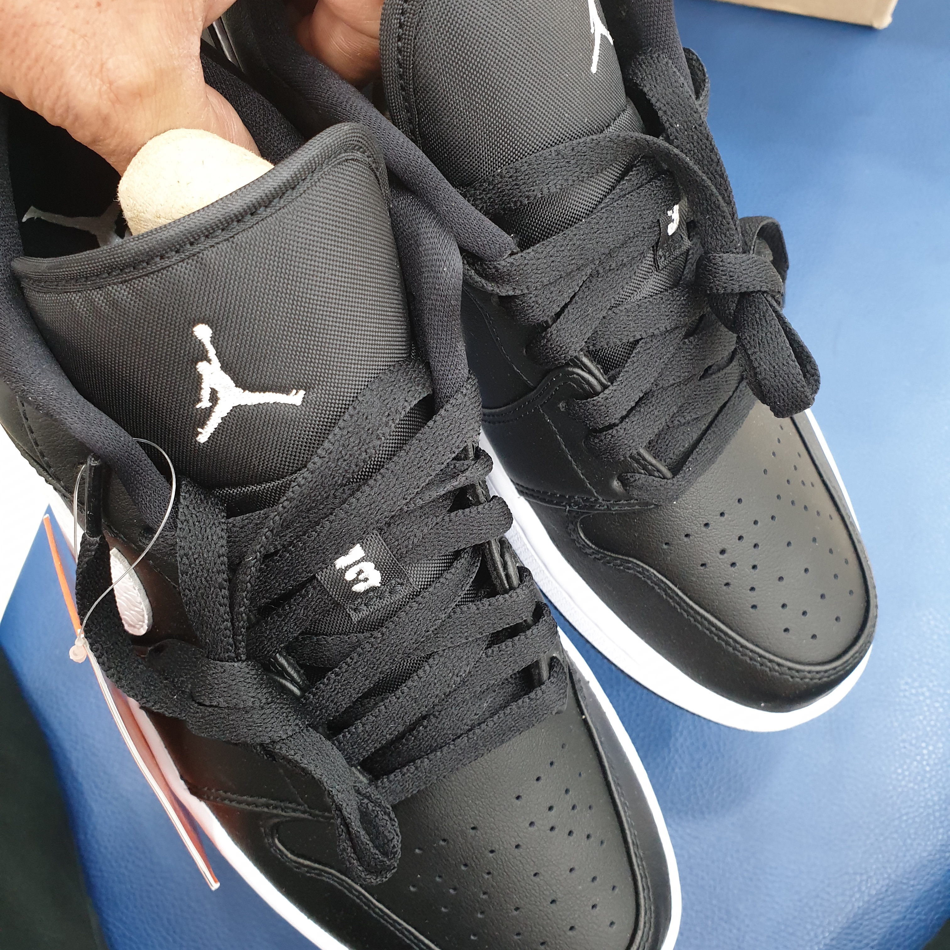 (W) Jordan 1 Low SE Limelight, (W) Jordan 1 Low Black White 착용 스타일 - 3