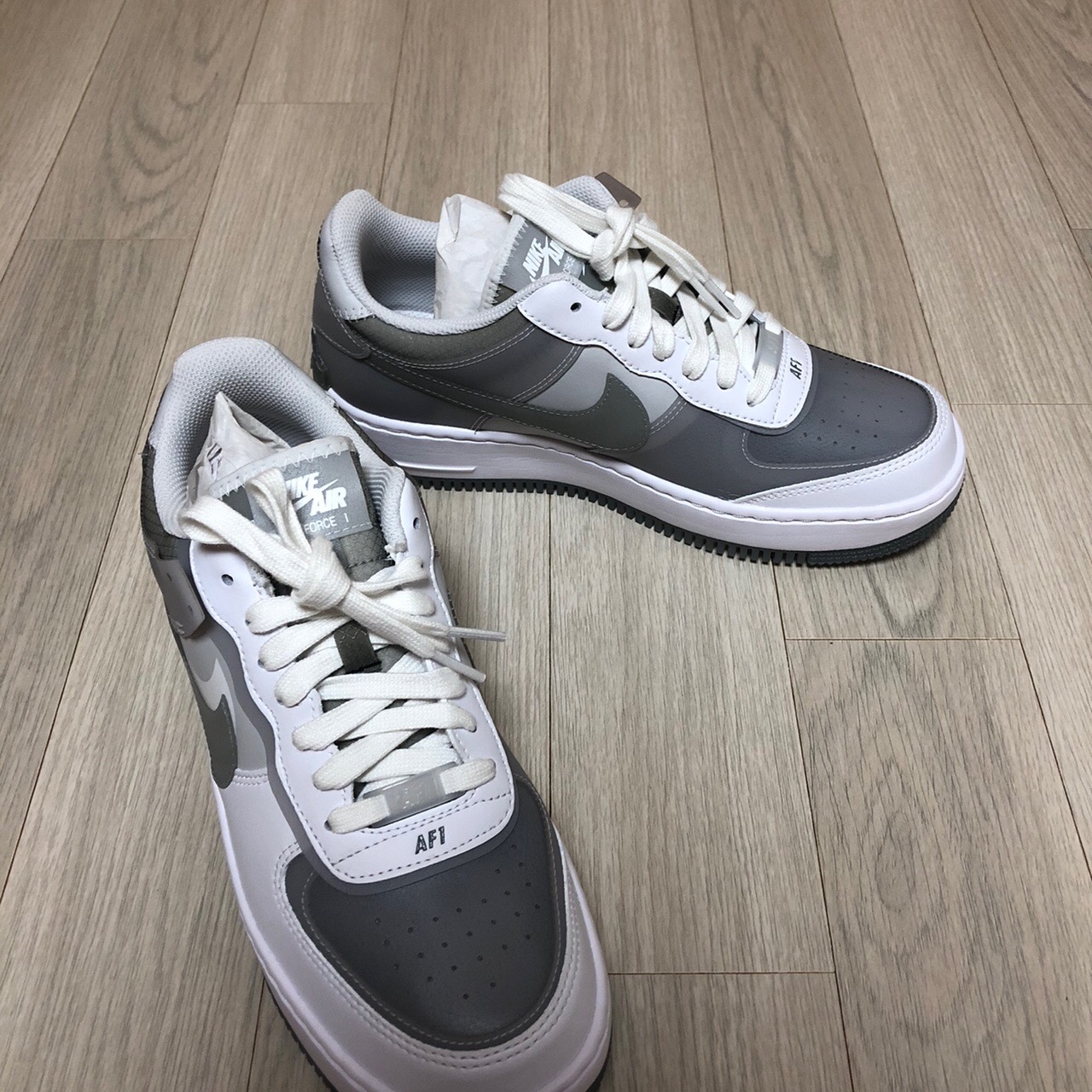 (W) Nike Air Force 1 Shadow SE White Particle Grey 착용 스타일 - 4