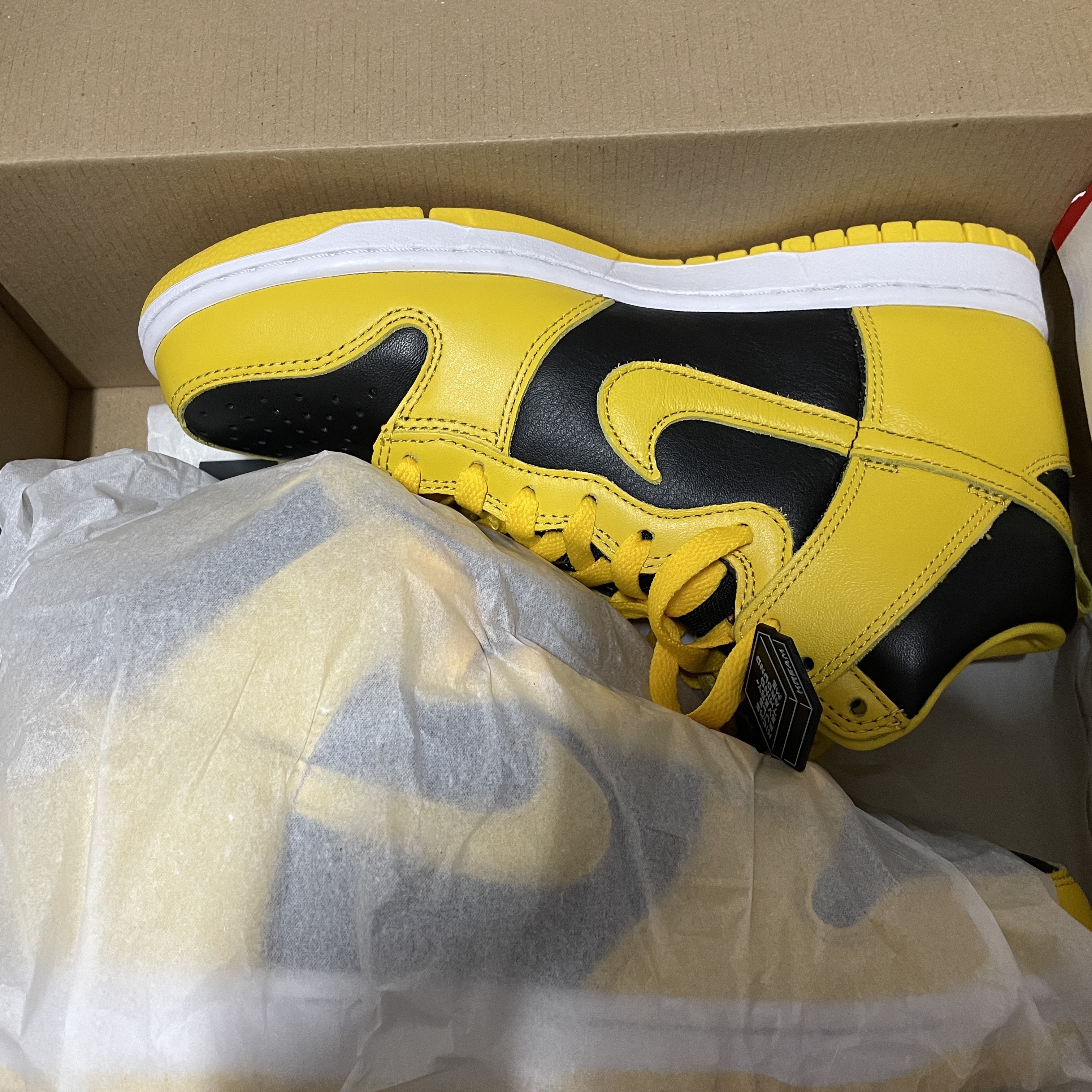 Nike Dunk High SP Varsity Maize 착용 스타일