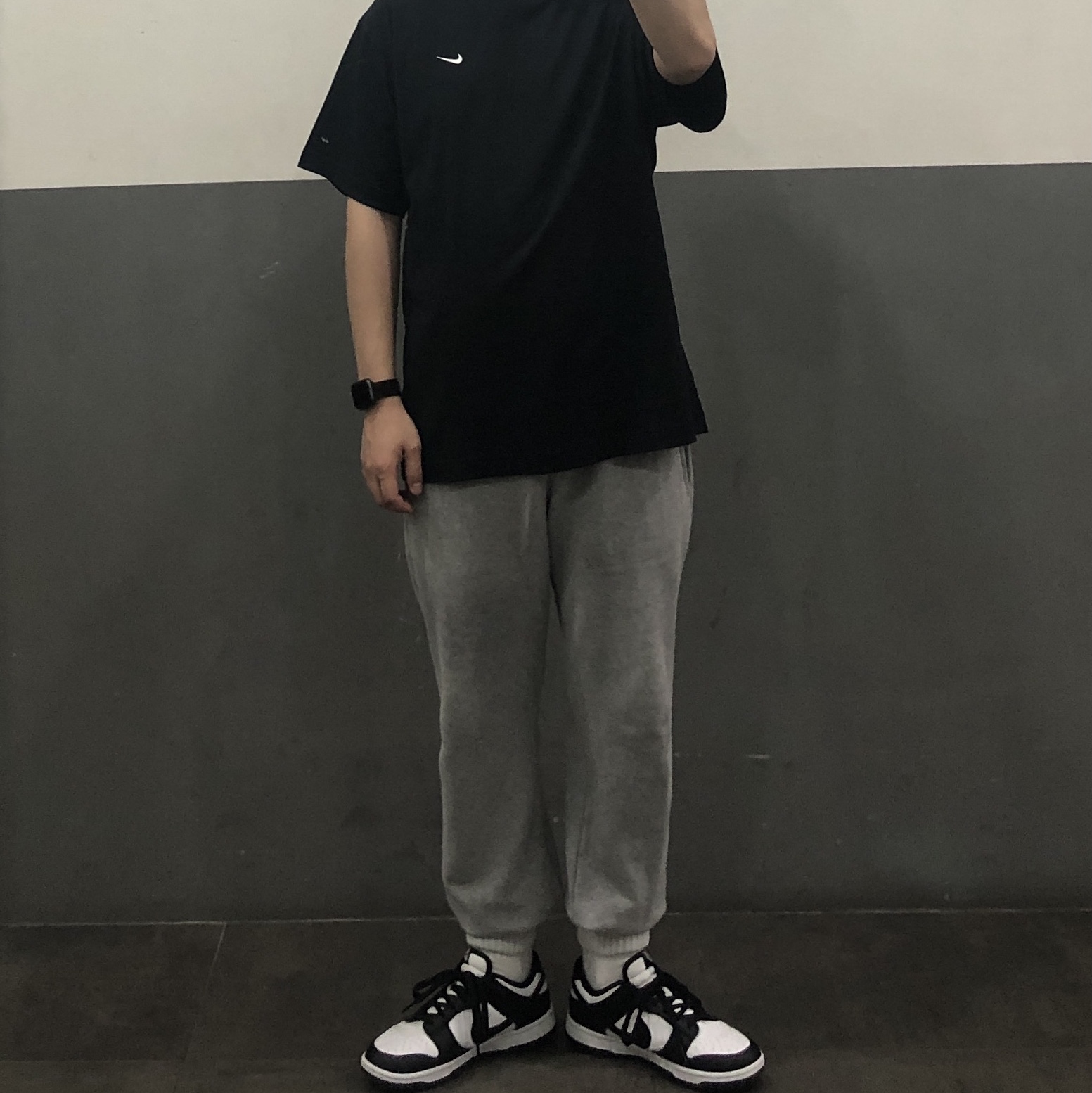 Nike Dunk Low Retro Black, Nike NRG Solo Swoosh T-Shirt Black - US/EU 착용 스타일