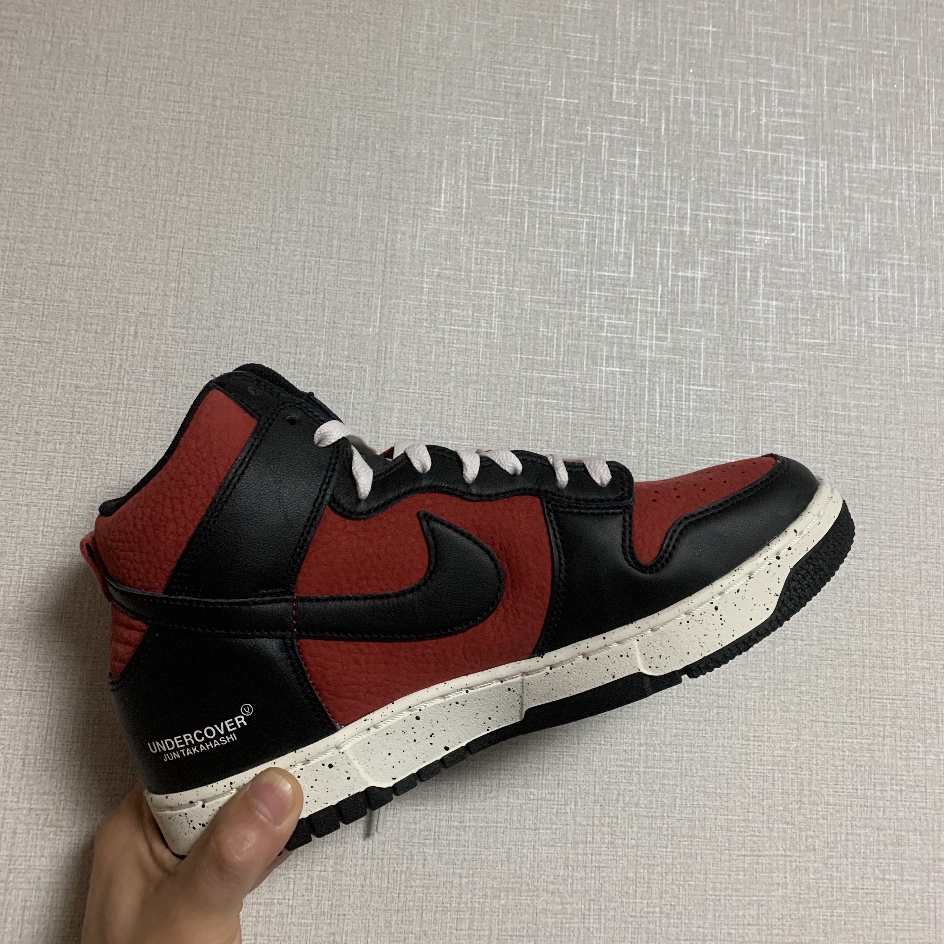 Nike x Undercover Dunk High 1985 Gym Red 착용 스타일