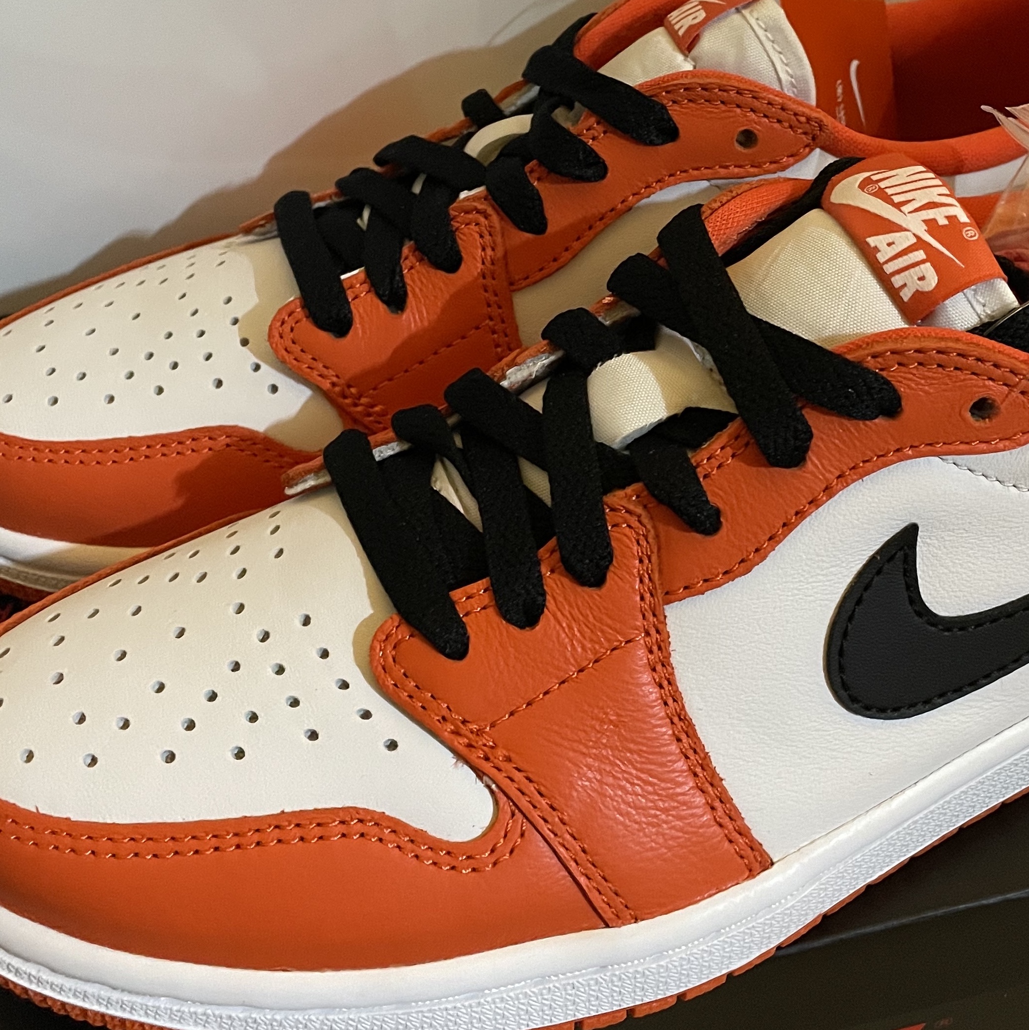 Jordan 1 Low OG Starfish 착용 스타일
