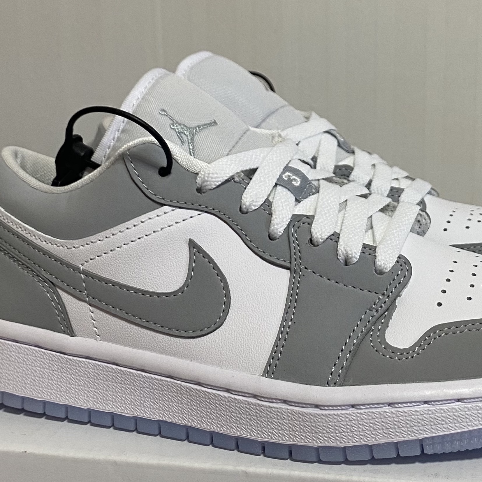 (W) Jordan 1 Low White Wolf Grey 착용 스타일 - 2