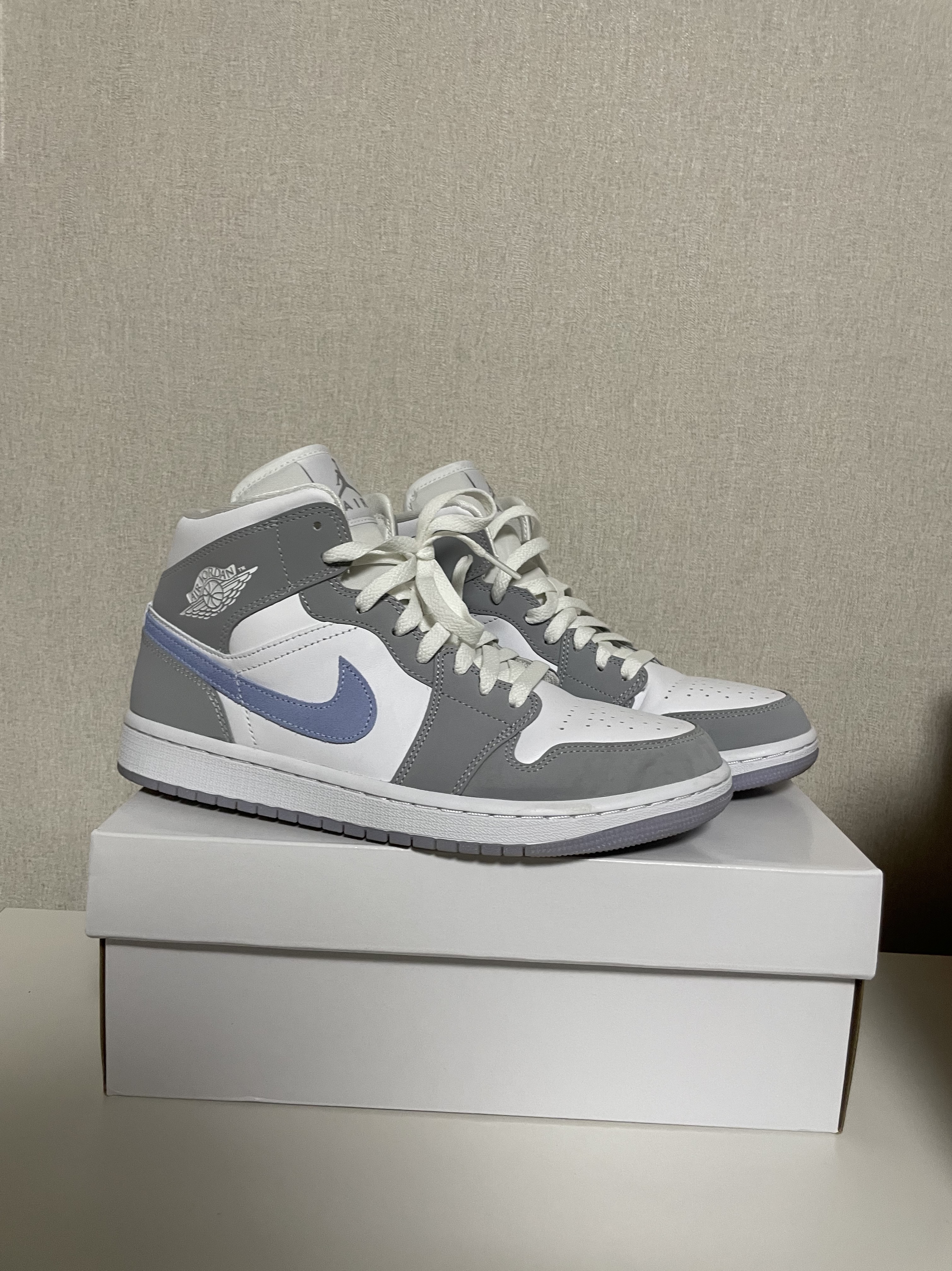 (W) Jordan 1 Mid Wolf Grey 착용 스타일 - 3