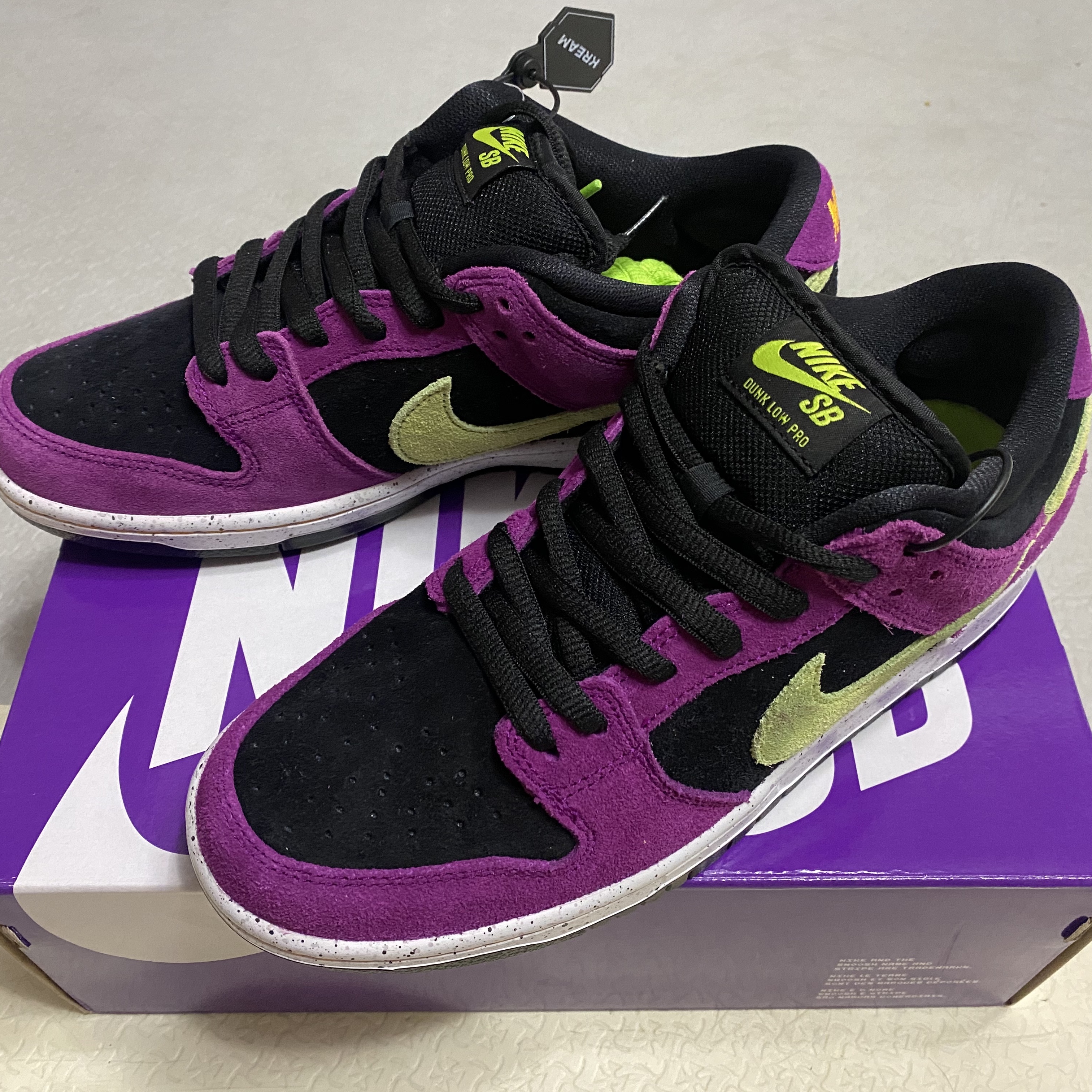 Nike SB Dunk Low Pro Red Plum 착용 스타일 - 2