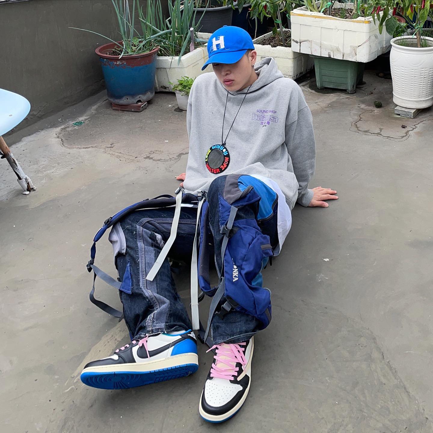 Jordan 1 x Travis Scott x Fragment Retro Low OG SP Military Blue 착용 스타일 - 2