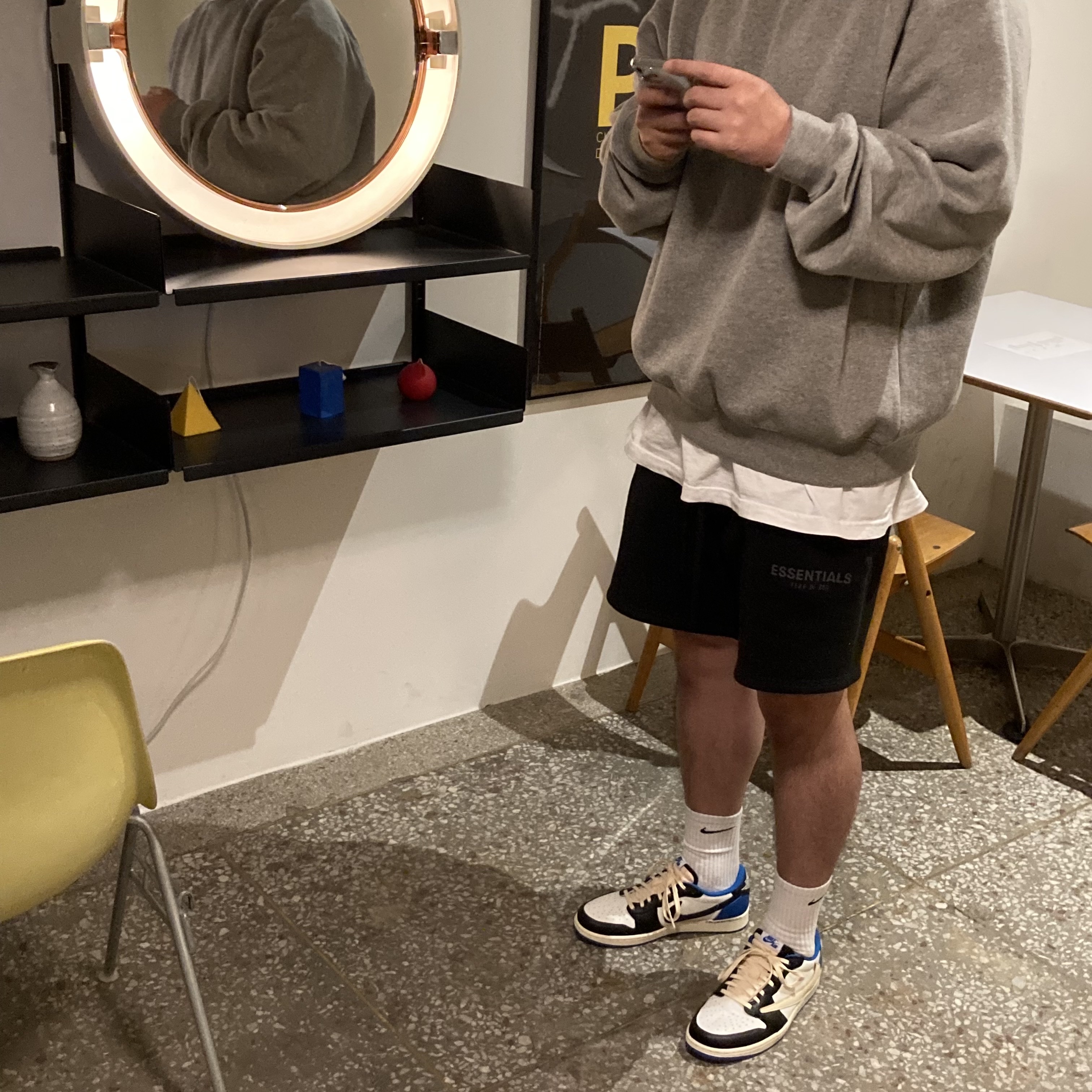Jordan 1 x Travis Scott x Fragment Retro Low OG SP Military Blue, Essentials Sweatshorts Black - 21SS 착용 스타일
