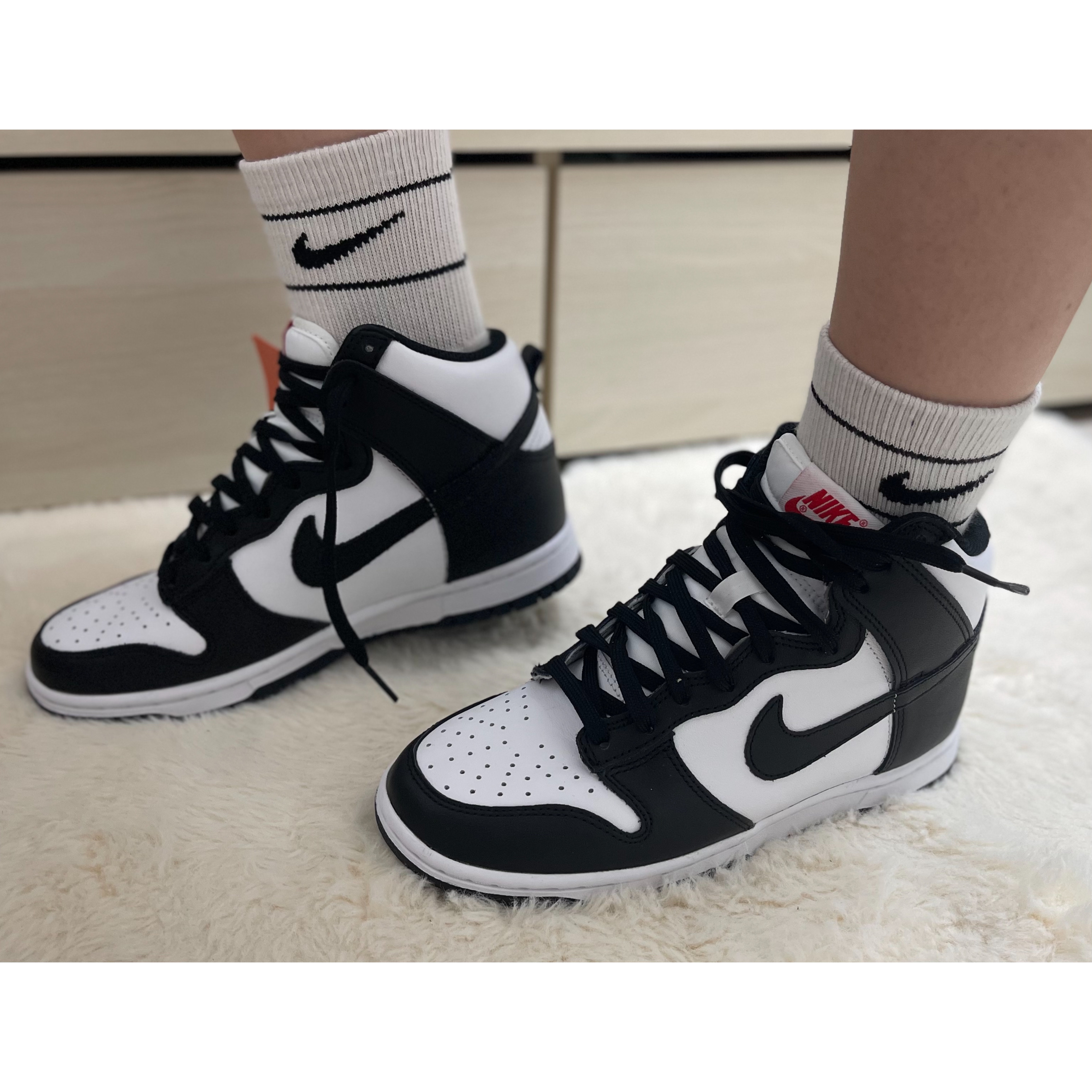 (W) Nike Dunk High Black and White 착용 스타일 - 3