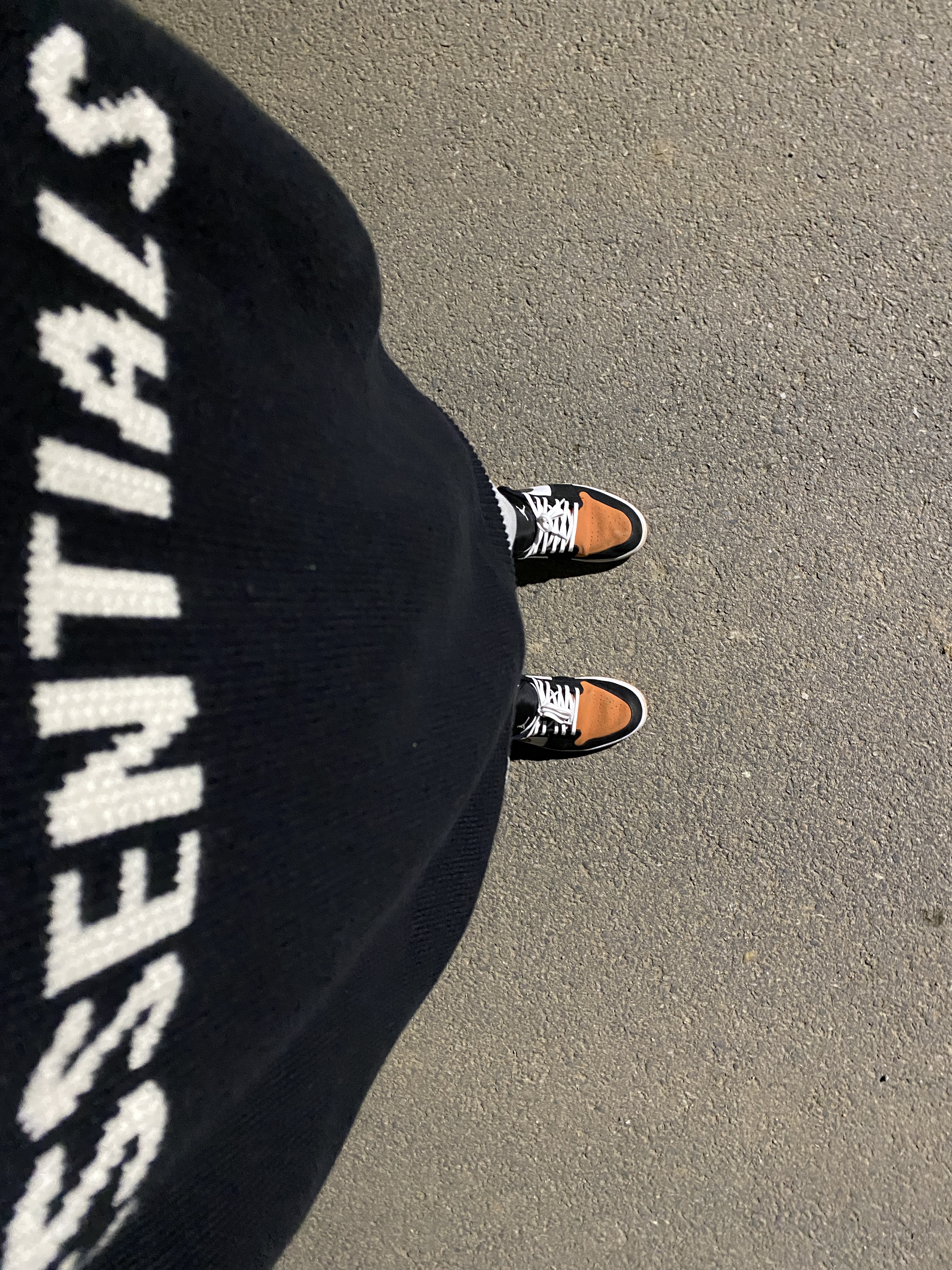 Essentials Knit Sweater Black 2020, Jordan 1 Low Shattered Backboard 착용 스타일