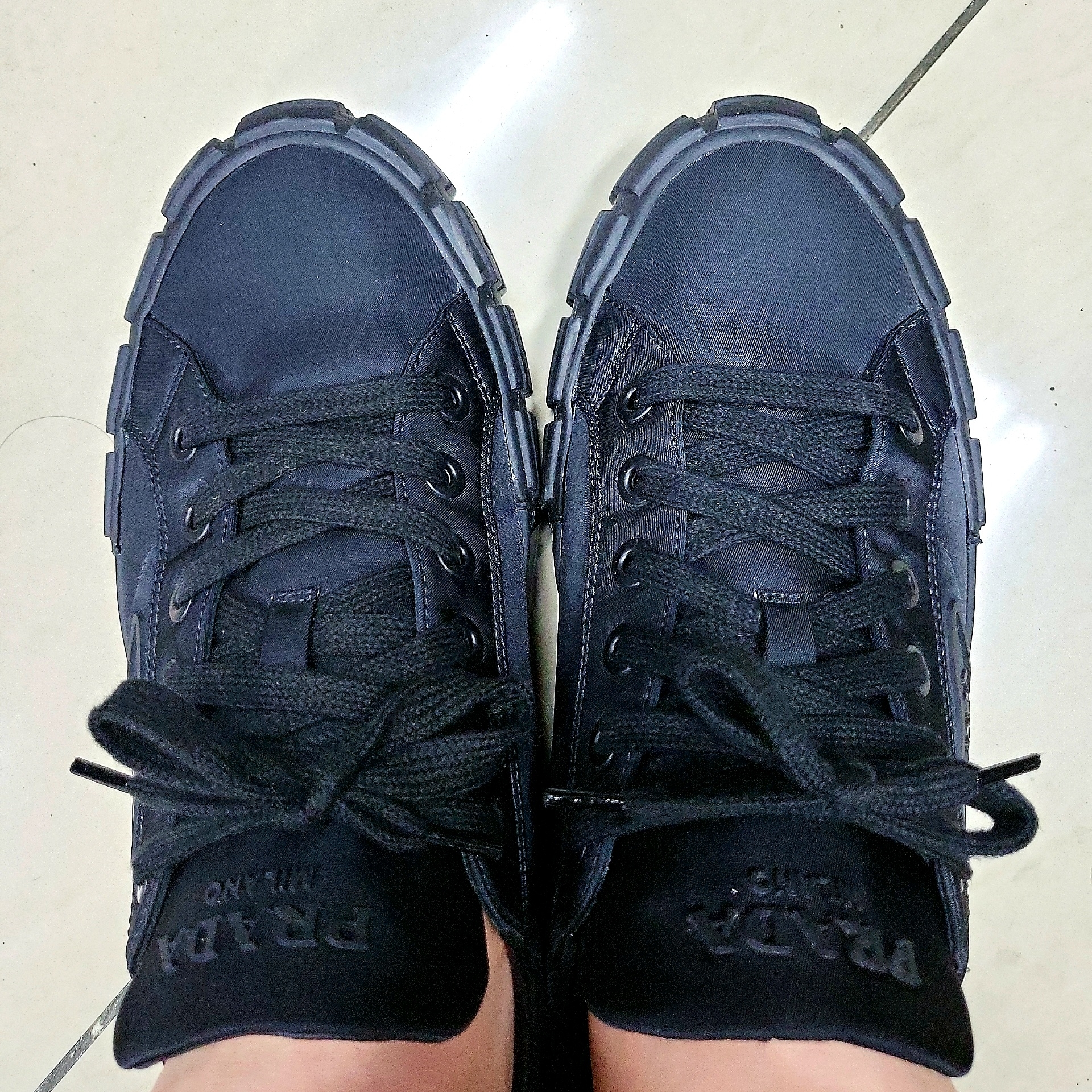Prada Cassetta Wheel Low Sneakers Black - 21SS 착용 스타일
