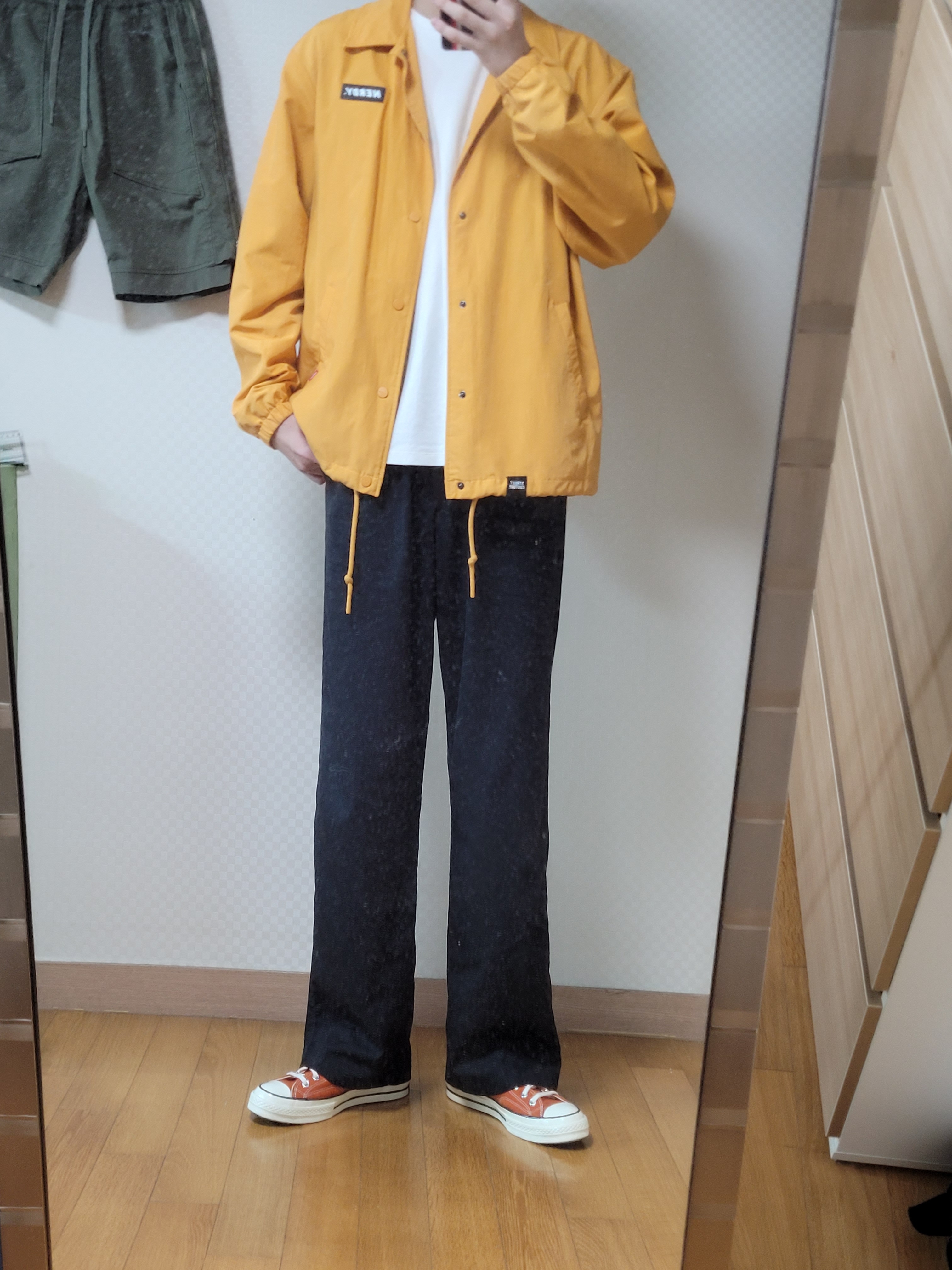 Vans Slip-On ComfyCush Checkerboard, Converse Chuck 70 Ox Black - Standard 착용 스타일 - 5