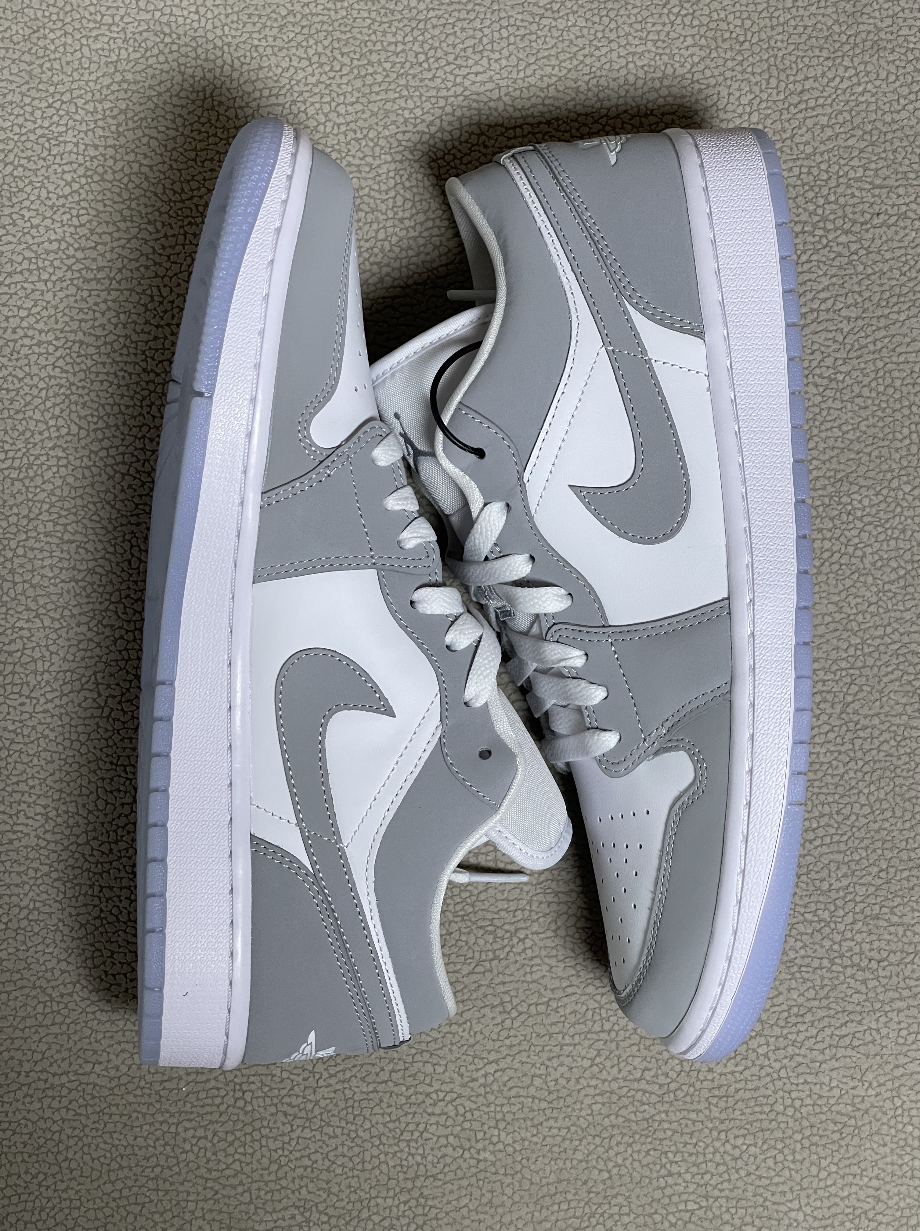(W) Jordan 1 Low White Wolf Grey 착용 스타일 - 2
