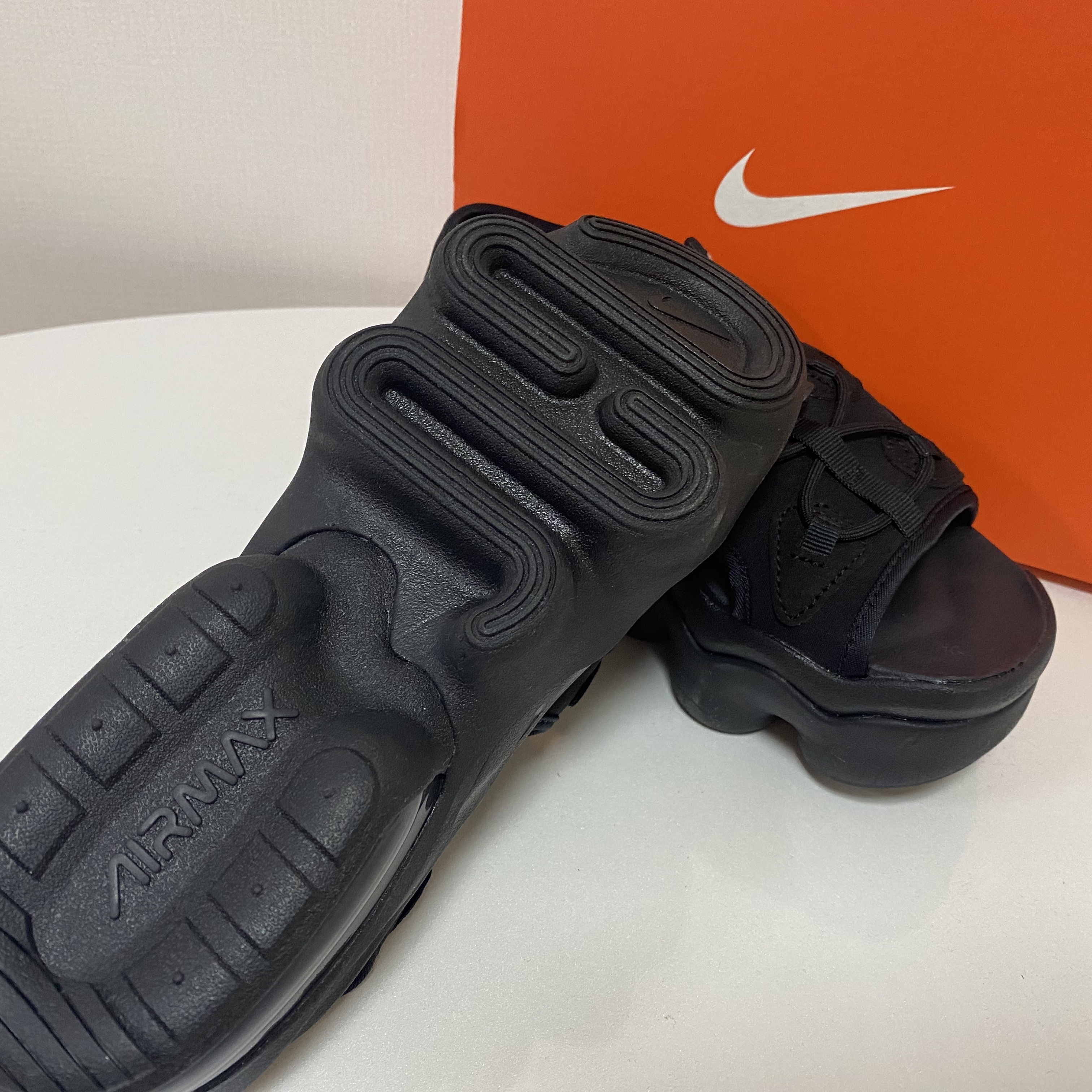 (W) Nike Air Max Koko Sandal Black 착용 스타일 - 3