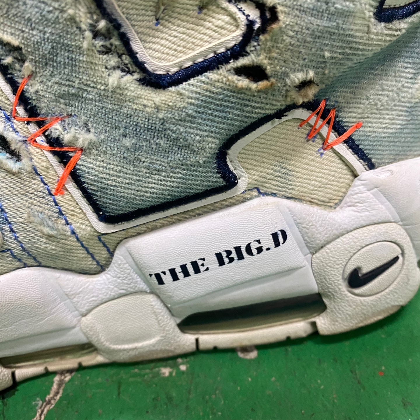 Nike Air More Uptempo 96 Denim 착용 스타일 - 5