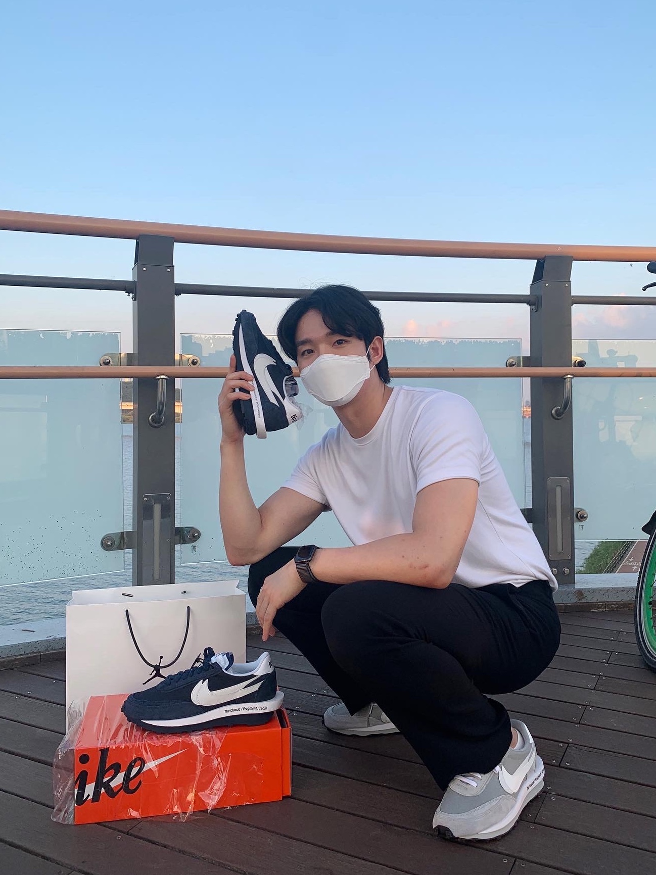 Nike x Sacai x Fragment LDWaffle Light Smoke Grey, Nike x Sacai x Fragment LDWaffle Blackened Blue 착용 스타일 - 1