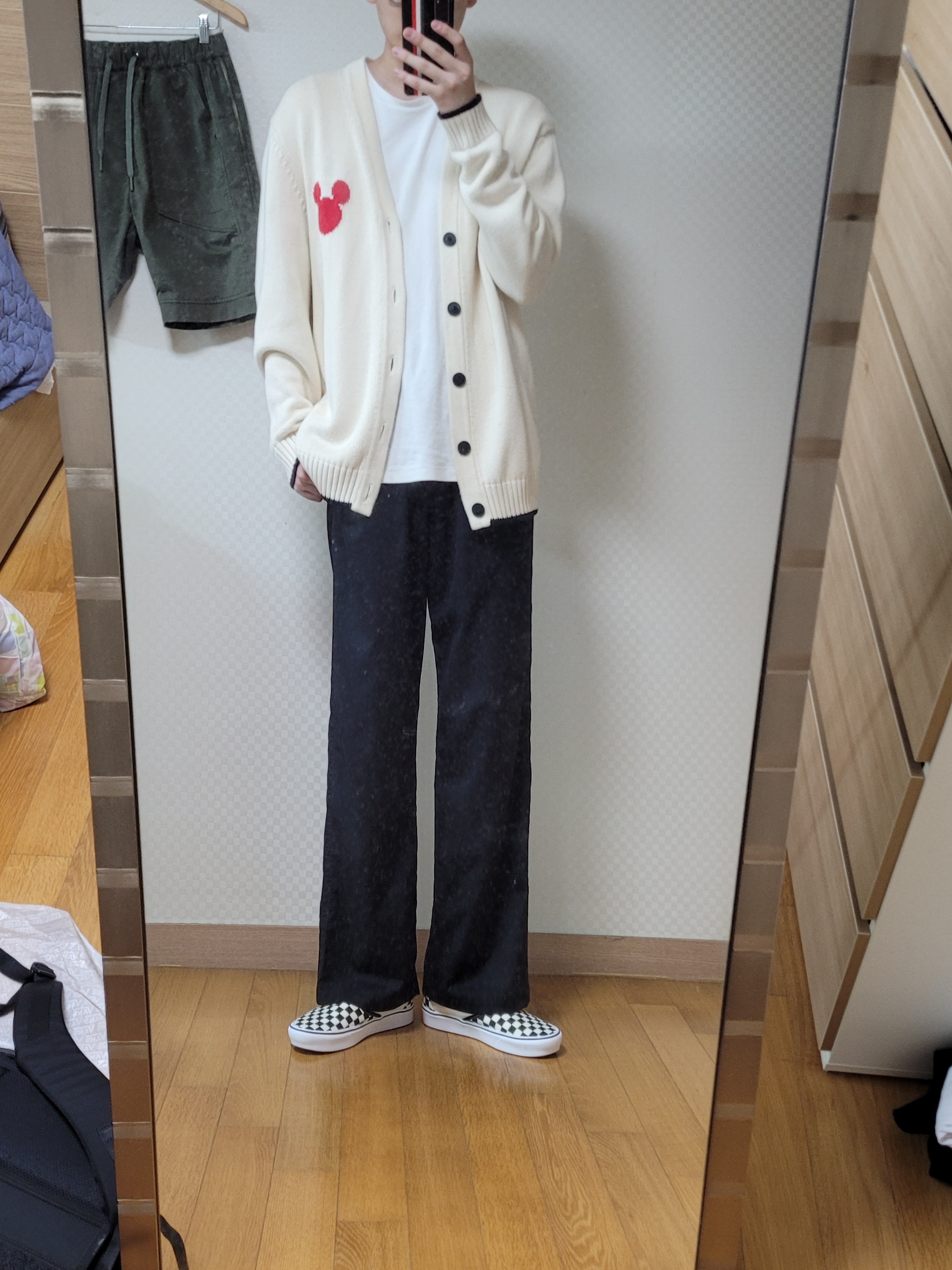 Vans Slip-On ComfyCush Checkerboard, Converse Chuck 70 Ox Black - Standard 착용 스타일 - 3