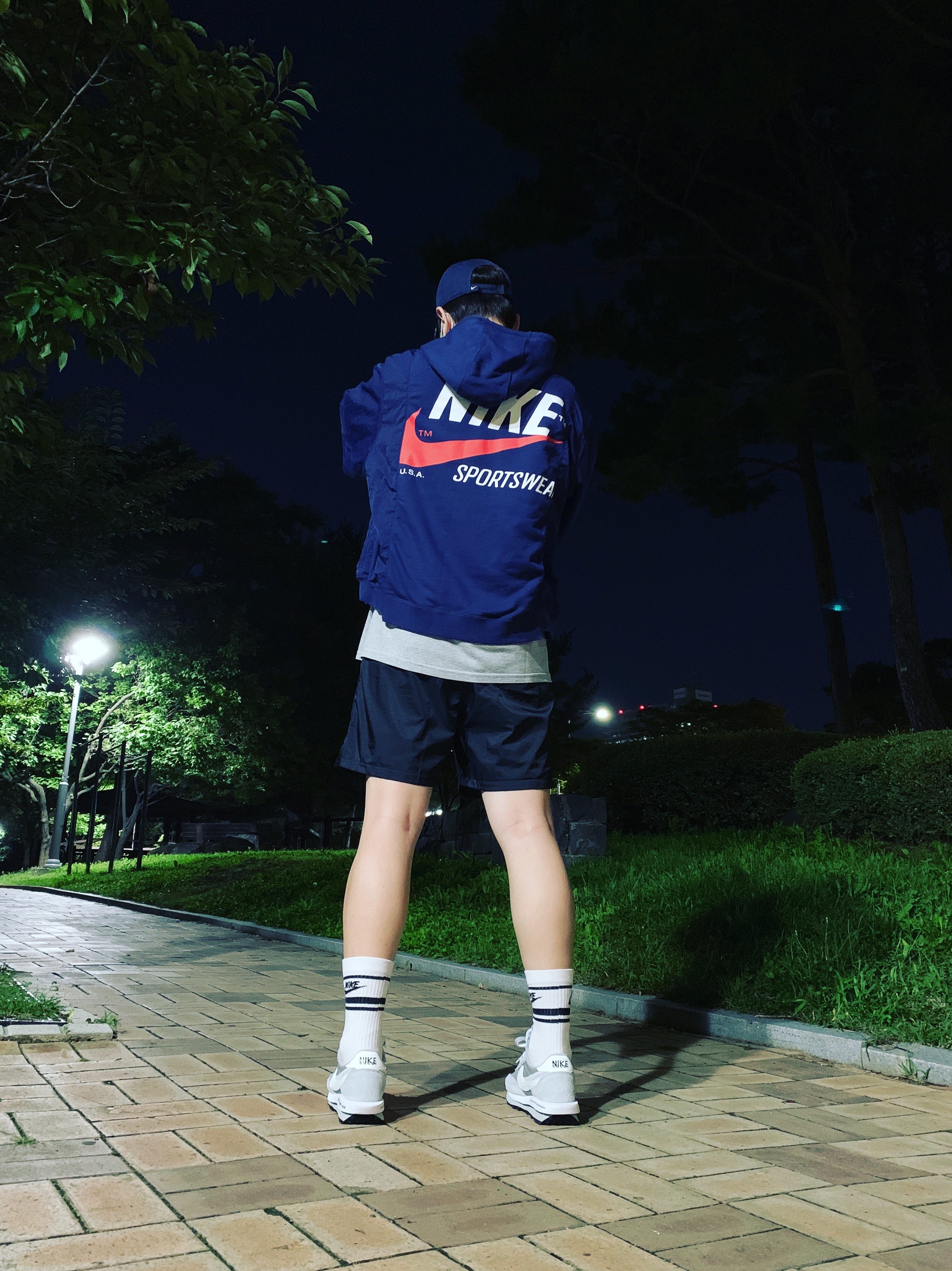 Nike x Sacai x Fragment LDWaffle Light Smoke Grey, Nike NSW Hoodie BRS Midnight Navy 착용 스타일